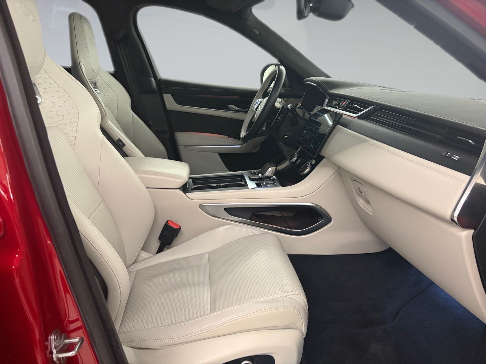 Jaguar F-Pace R-DYNAMIC 3.0D 300 HP A8 MHEV, fotografija 10
