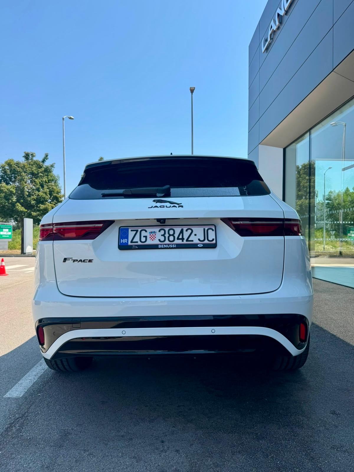 Jaguar F-Pace R-Dynamic Black, 2.0 diesel, 205 KS, fotografija 4