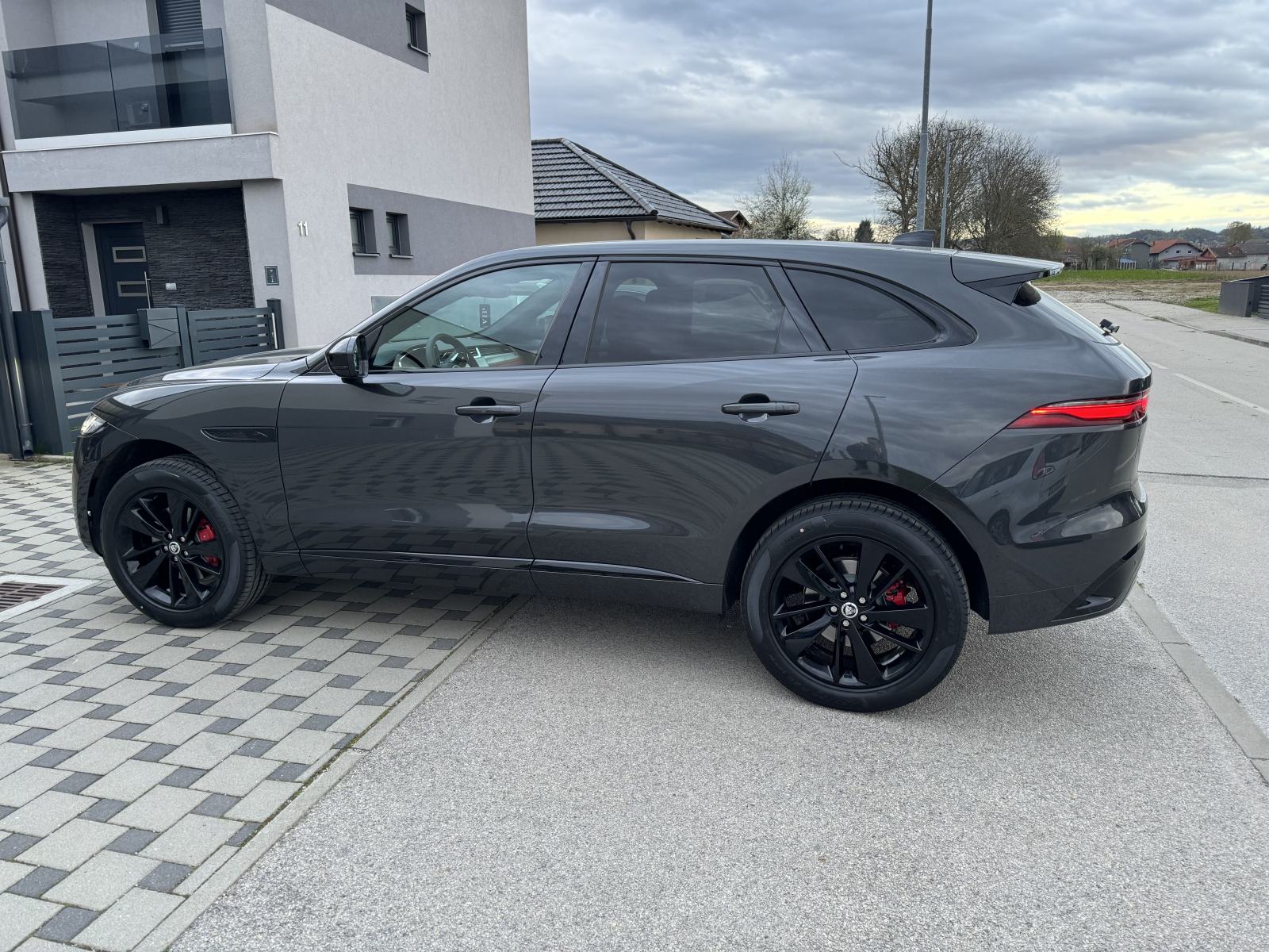 *PRILIKA*Jaguar F-Pace R-DYNM 2.0 204HP A8 MHEV - 3 godine garancije, fotografija 8