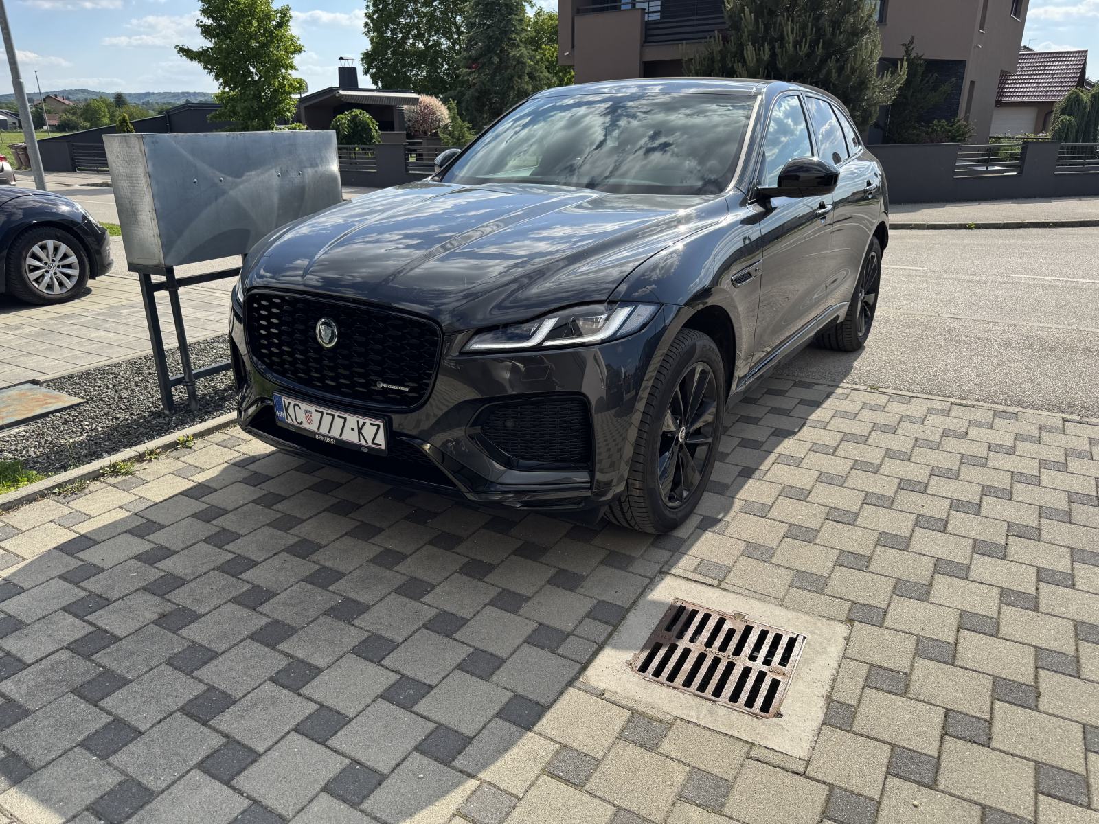 *PRILIKA*Jaguar F-Pace R-DYNM 2.0 204HP A8 MHEV - 3 godine garancije, fotografija 3