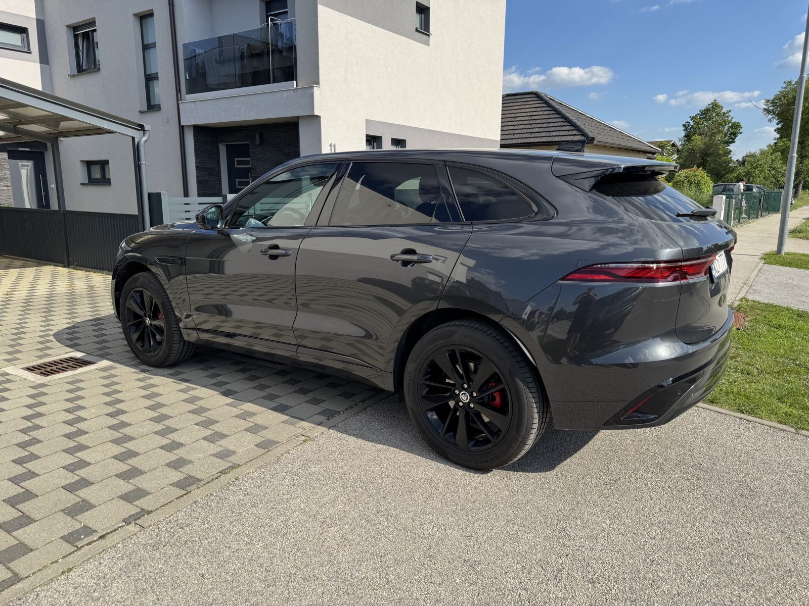 *PRILIKA*Jaguar F-Pace R-DYNM 2.0 204HP A8 MHEV - 3 godine garancije, fotografija 5