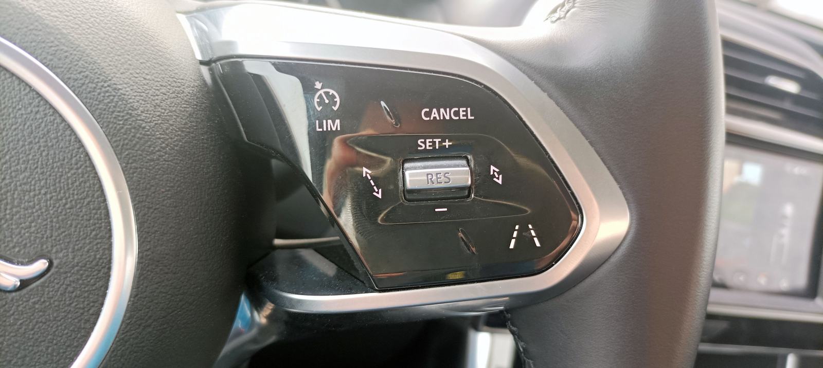 Jaguar XE 2,0 automatik, full LED, koža, kamera, fotografija 11