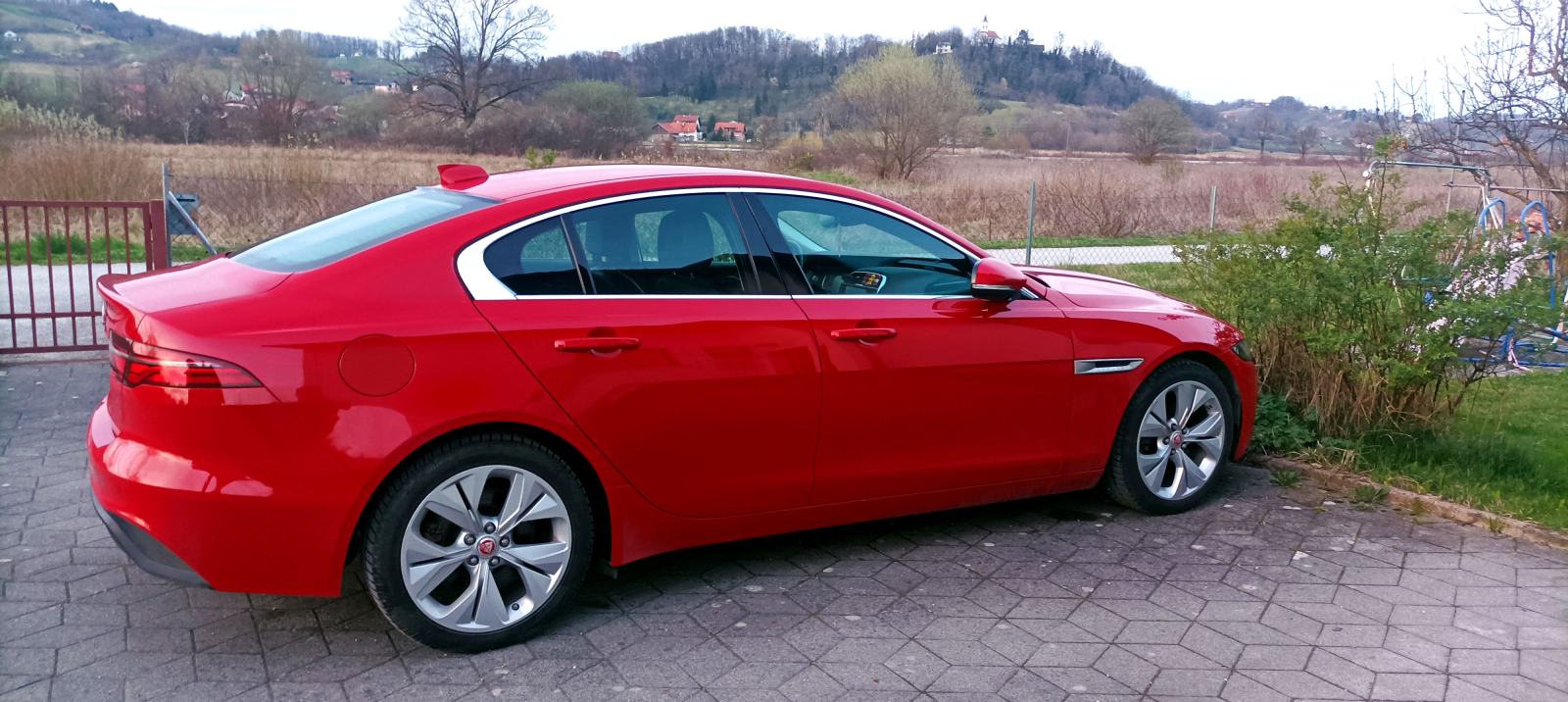 Jaguar XE 2,0 automatik, full LED, koža, kamera, fotografija 2