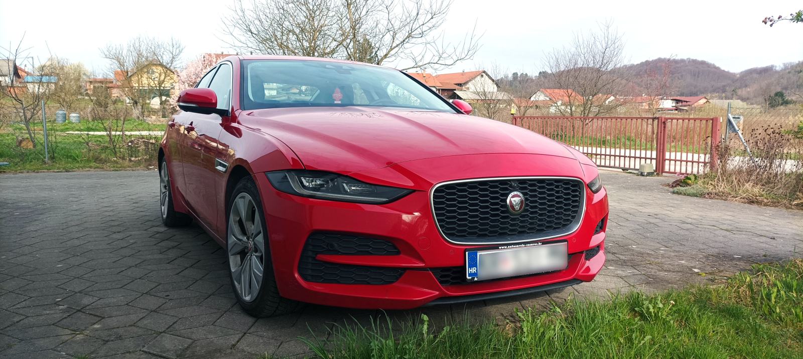 Jaguar XE 2,0 automatik, full LED, koža, kamera, fotografija 1