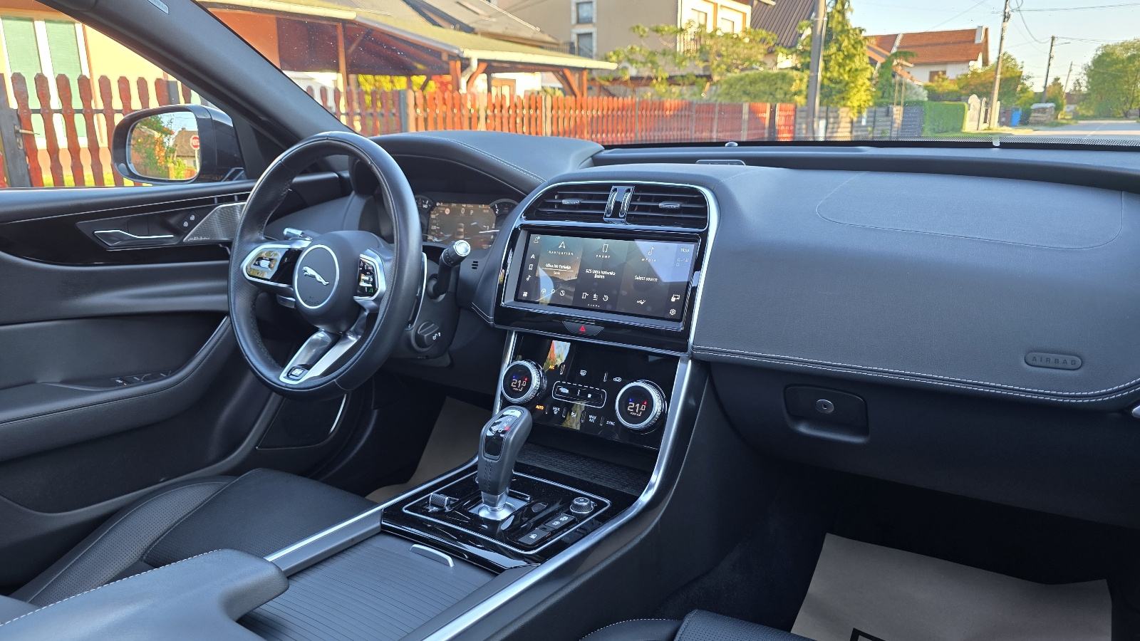 Jaguar XE 2,0D AT8,R-Dynamic Black,JAMSTVO, LEASING BEZ UČEŠĆA, fotografija 12