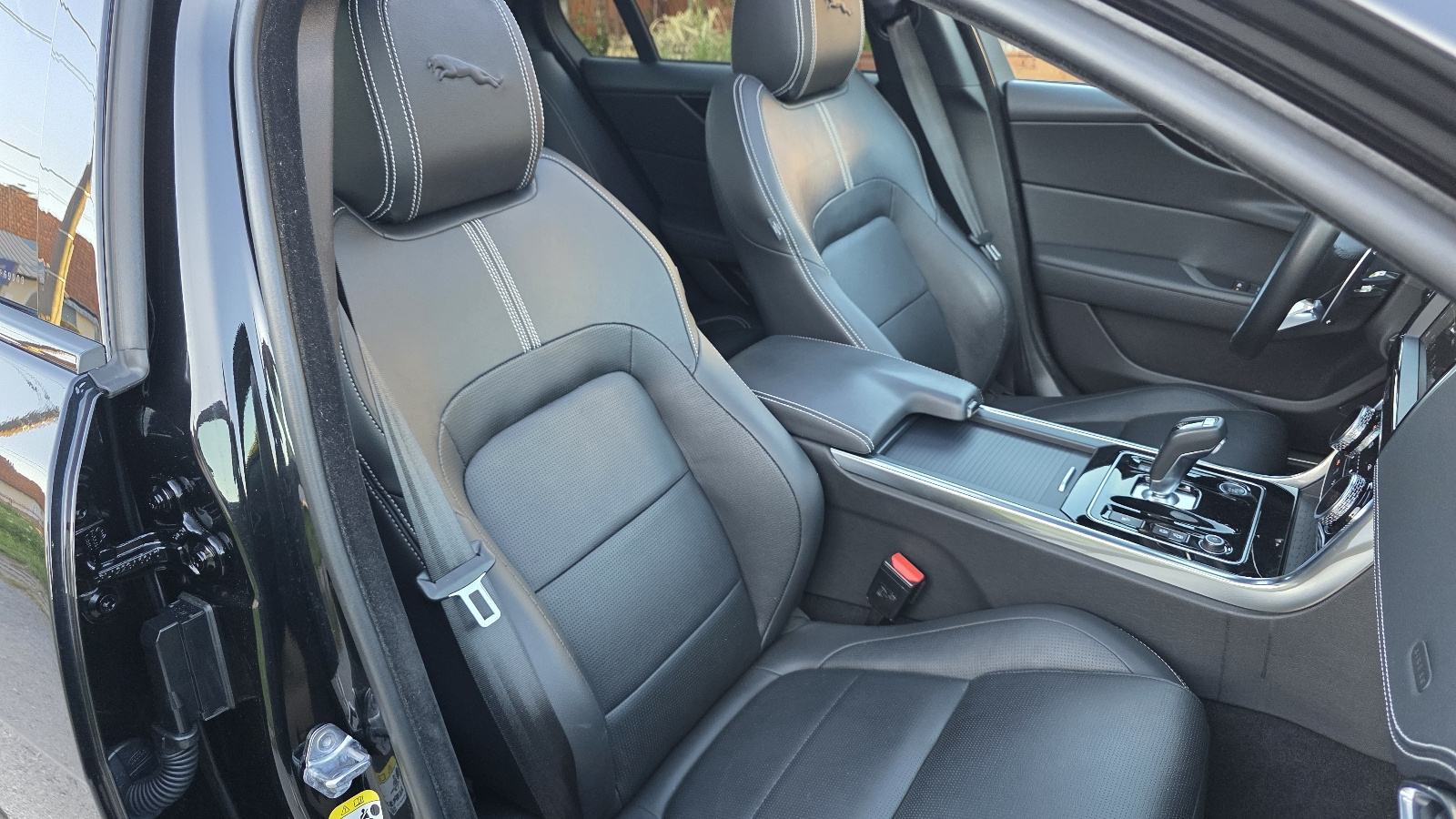 Jaguar XE 2,0D AT8,R-Dynamic Black,JAMSTVO, LEASING BEZ UČEŠĆA, fotografija 13