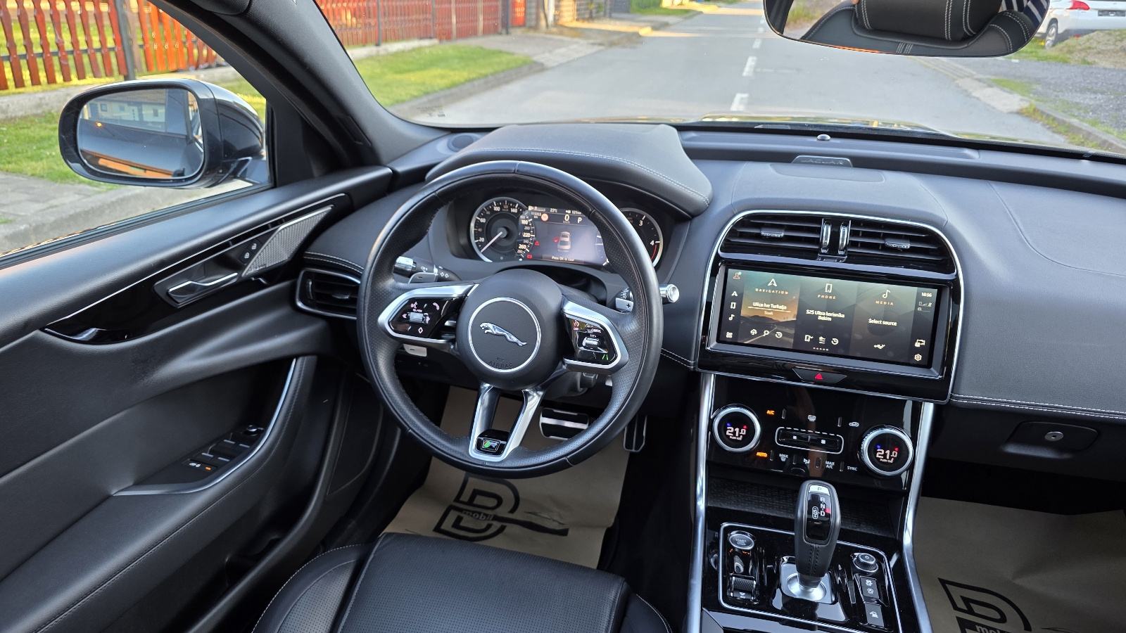 Jaguar XE 2,0D AT8,R-Dynamic Black,JAMSTVO, LEASING BEZ UČEŠĆA, fotografija 9