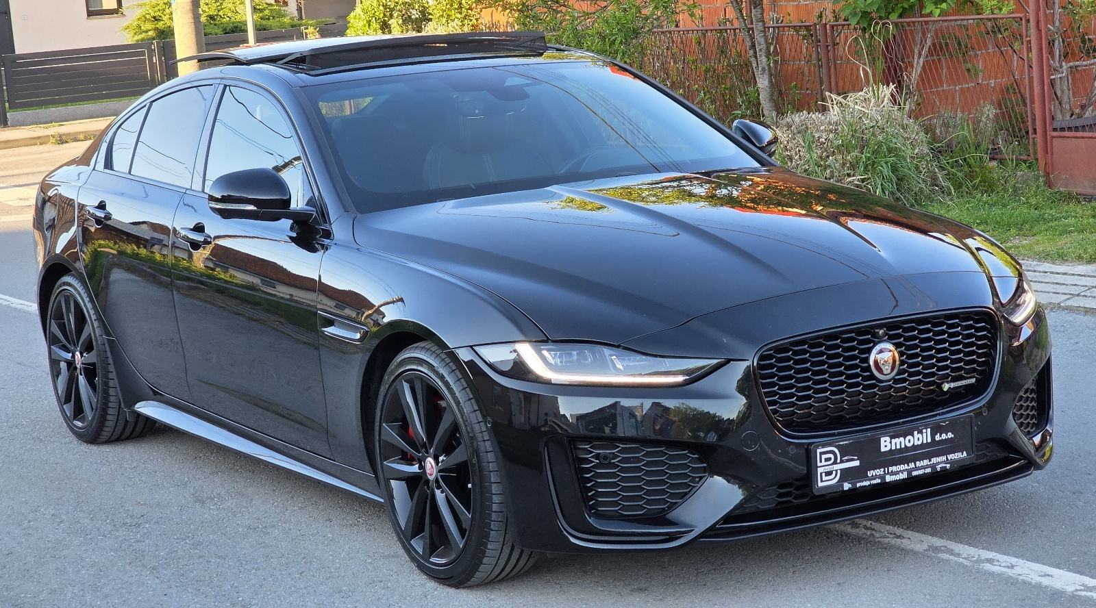 Jaguar XE 2,0D AT8,R-Dynamic Black,JAMSTVO, LEASING BEZ UČEŠĆA, fotografija 2