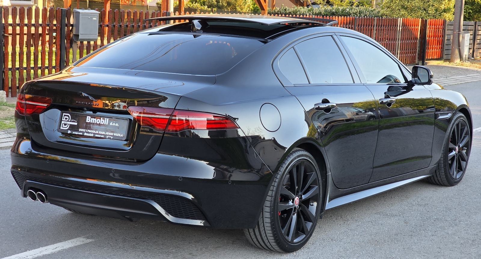 Jaguar XE 2,0D AT8,R-Dynamic Black,JAMSTVO, LEASING BEZ UČEŠĆA, fotografija 3