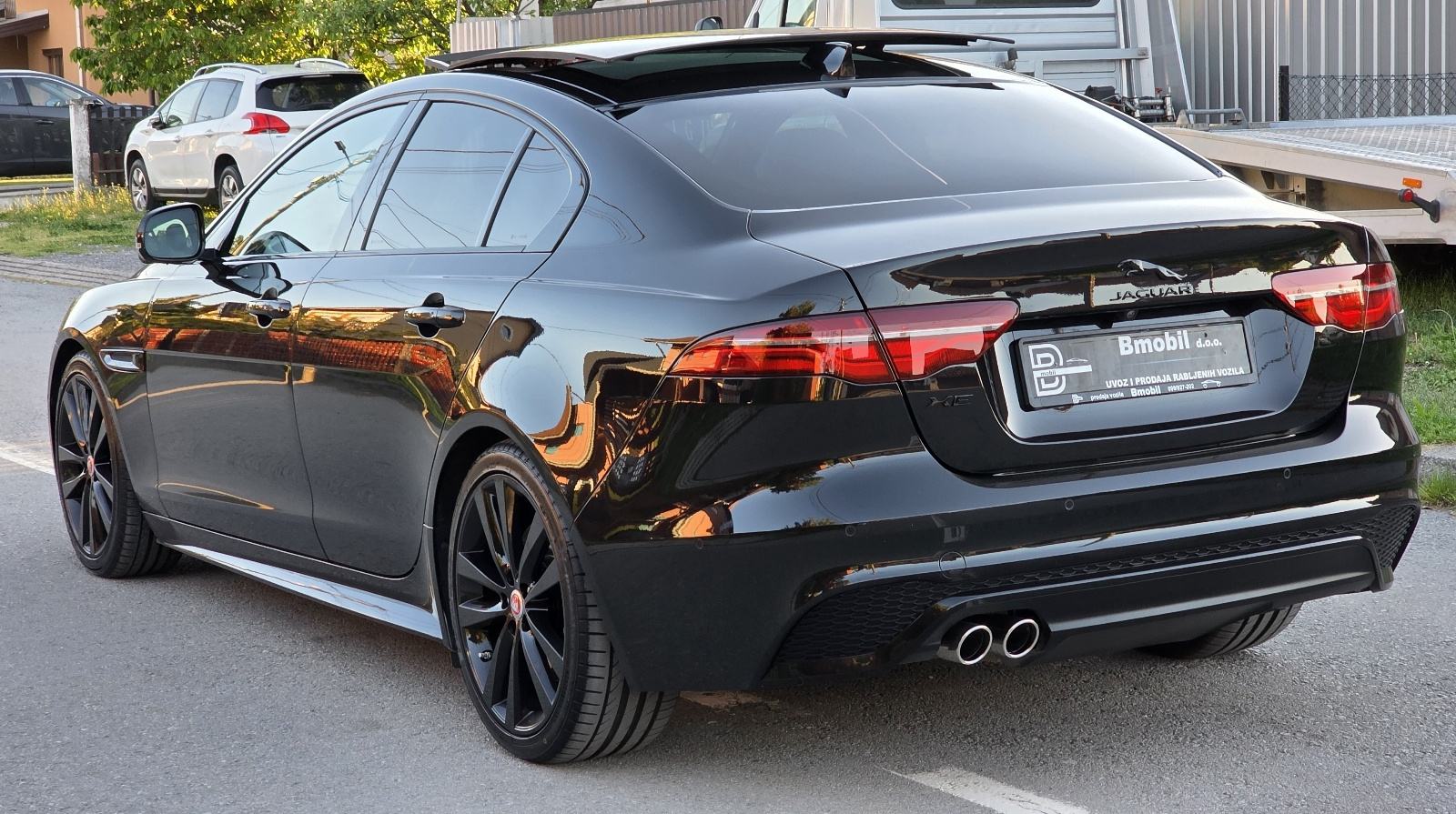 Jaguar XE 2,0D AT8,R-Dynamic Black,JAMSTVO, LEASING BEZ UČEŠĆA, fotografija 4