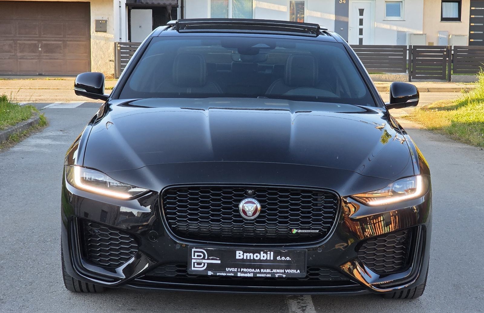 Jaguar XE 2,0D AT8,R-Dynamic Black,JAMSTVO, LEASING BEZ UČEŠĆA, fotografija 7