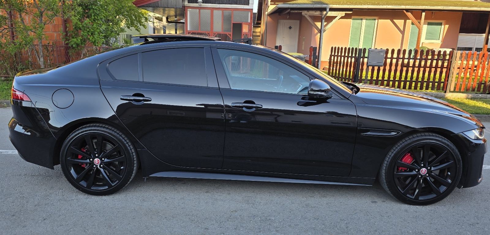 Jaguar XE 2,0D AT8,R-Dynamic Black,JAMSTVO, LEASING BEZ UČEŠĆA, fotografija 5