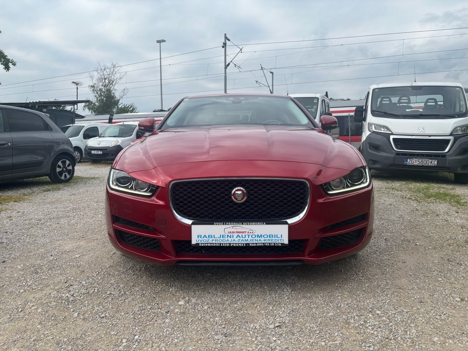 JAGUAR XE 2.0 D AUTOMATIK-NAVI-XENON-KOŽA-M+V SERVIS-KARTICE, fotografija 2