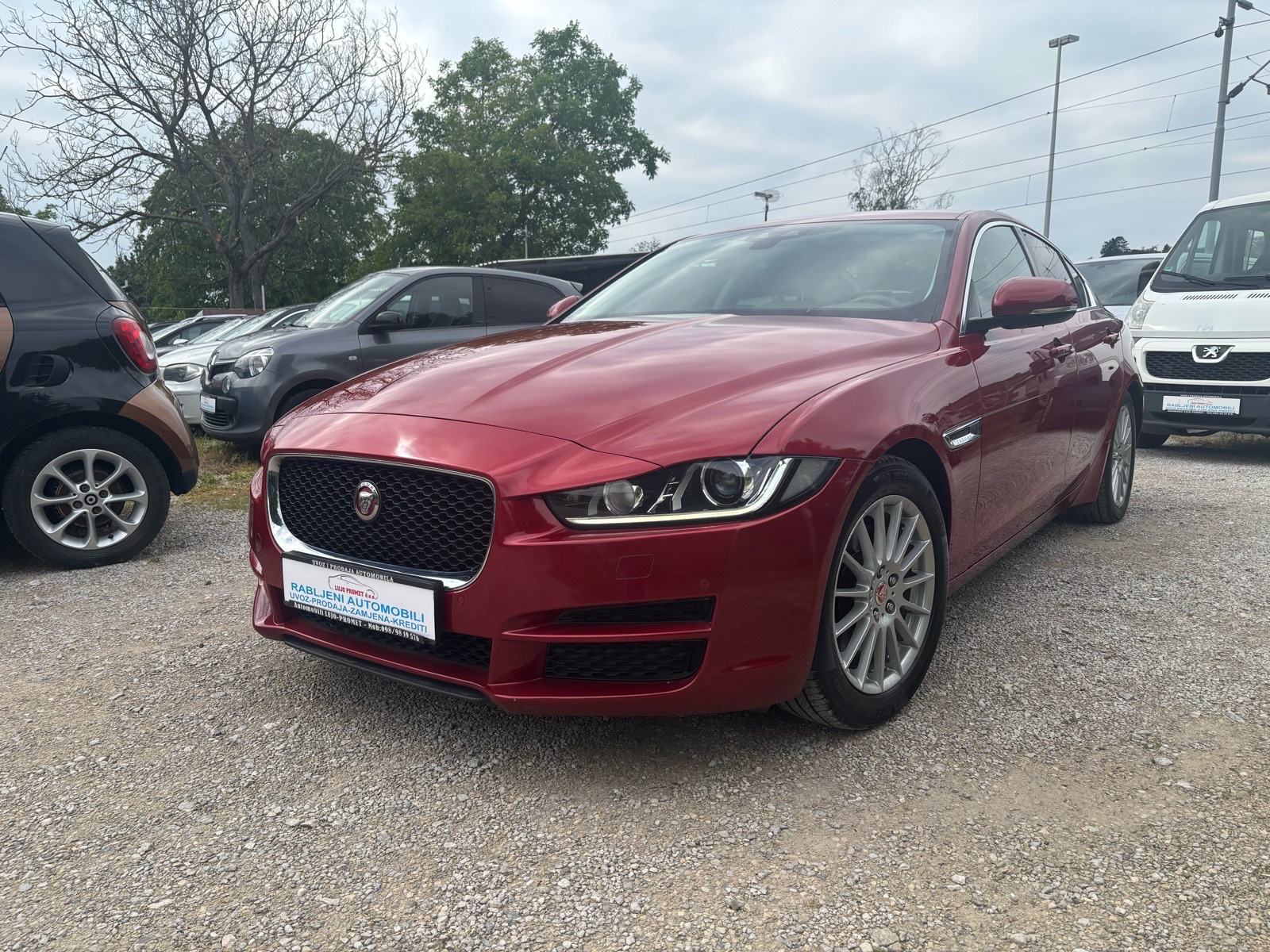 JAGUAR XE 2.0 D AUTOMATIK-NAVI-XENON-KOŽA-M+V SERVIS-KARTICE, fotografija 1