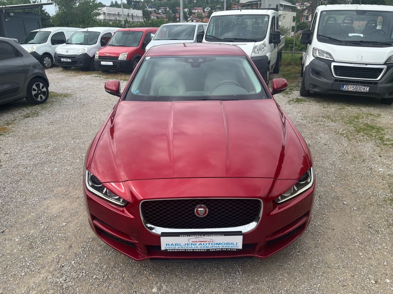 JAGUAR XE 2.0 D AUTOMATIK-NAVI-XENON-KOŽA-M+V SERVIS-KARTICE, fotografija 3