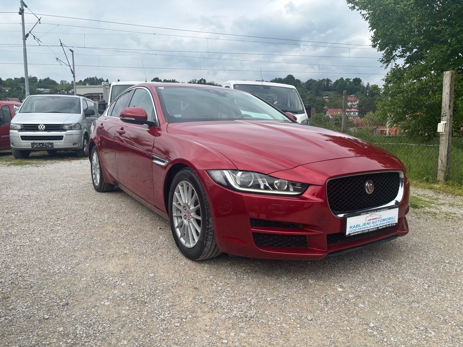 JAGUAR XE 2.0 D AUTOMATIK-NAVI-XENON-KOŽA-M+V SERVIS-KARTICE, fotografija 4