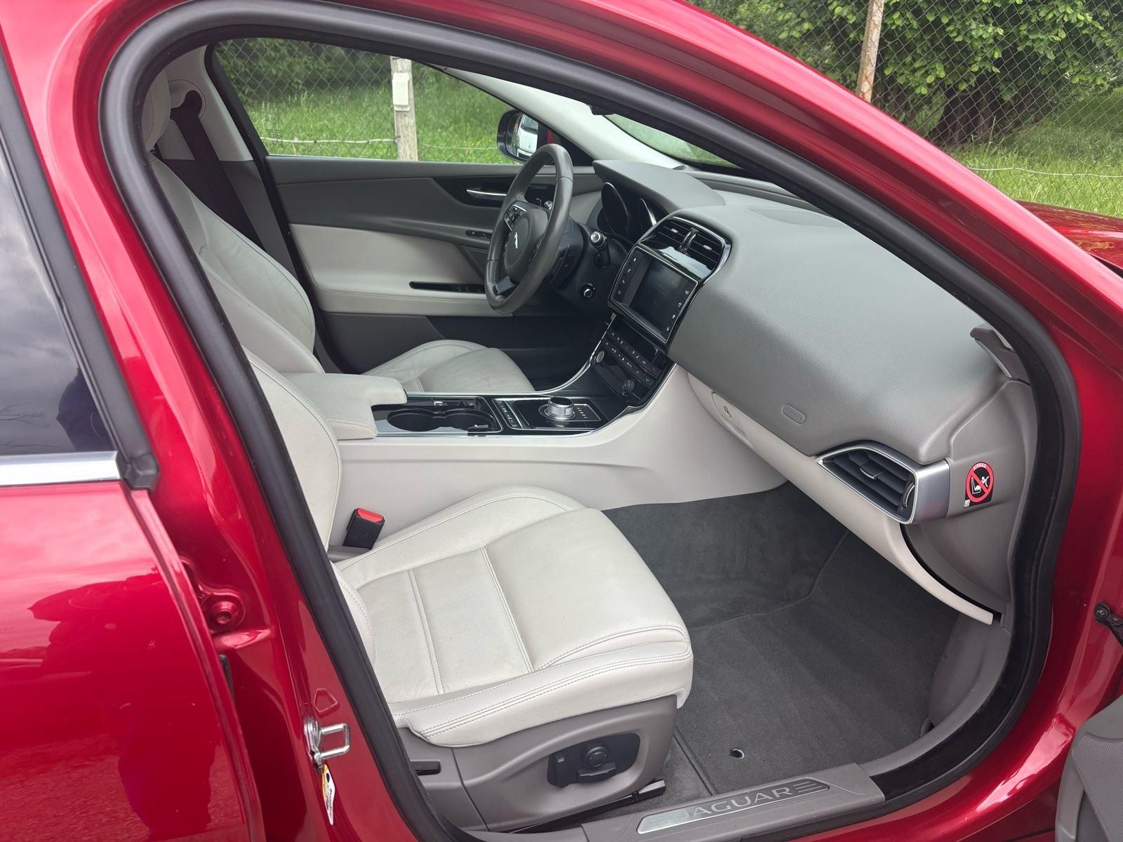 JAGUAR XE 2.0 D AUTOMATIK-NAVI-XENON-KOŽA-M+V SERVIS-KARTICE, fotografija 13