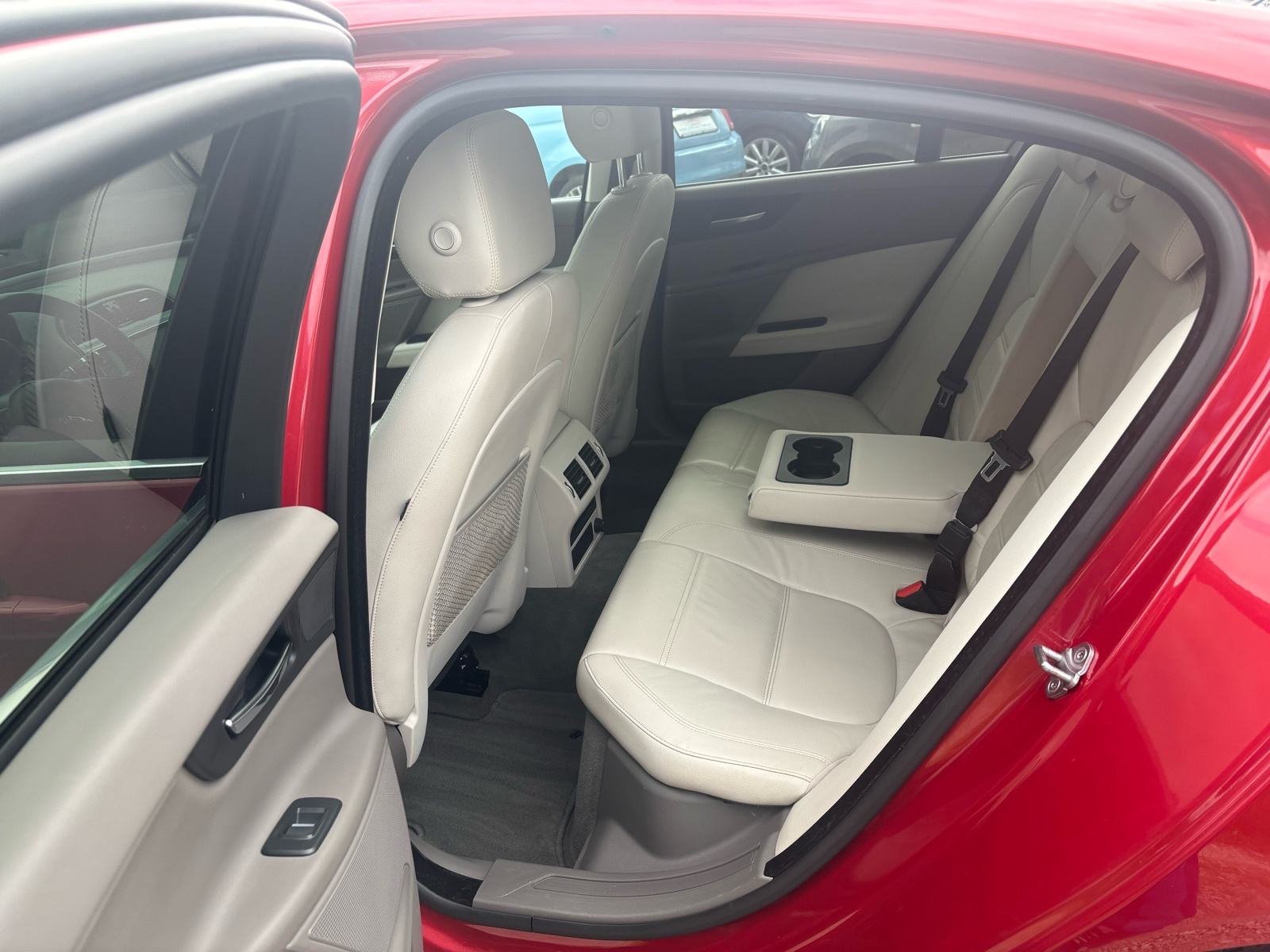 JAGUAR XE 2.0 D AUTOMATIK-NAVI-XENON-KOŽA-M+V SERVIS-KARTICE, fotografija 14