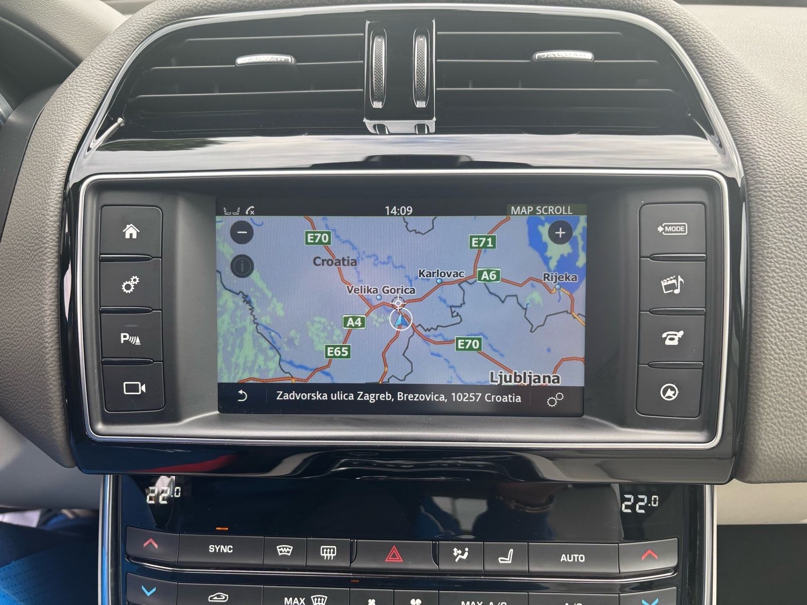 JAGUAR XE 2.0 D AUTOMATIK-NAVI-XENON-KOŽA-M+V SERVIS-KARTICE, fotografija 20