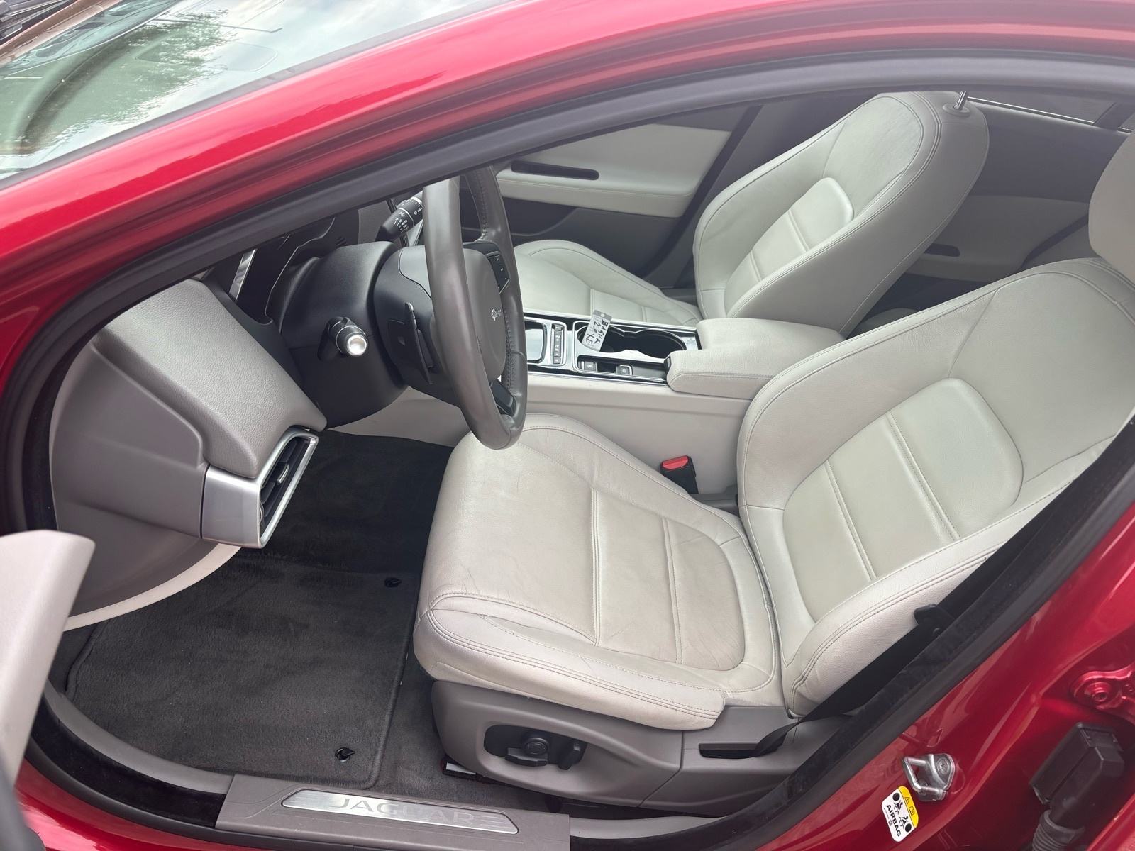 JAGUAR XE 2.0 D AUTOMATIK-NAVI-XENON-KOŽA-M+V SERVIS-KARTICE, fotografija 12