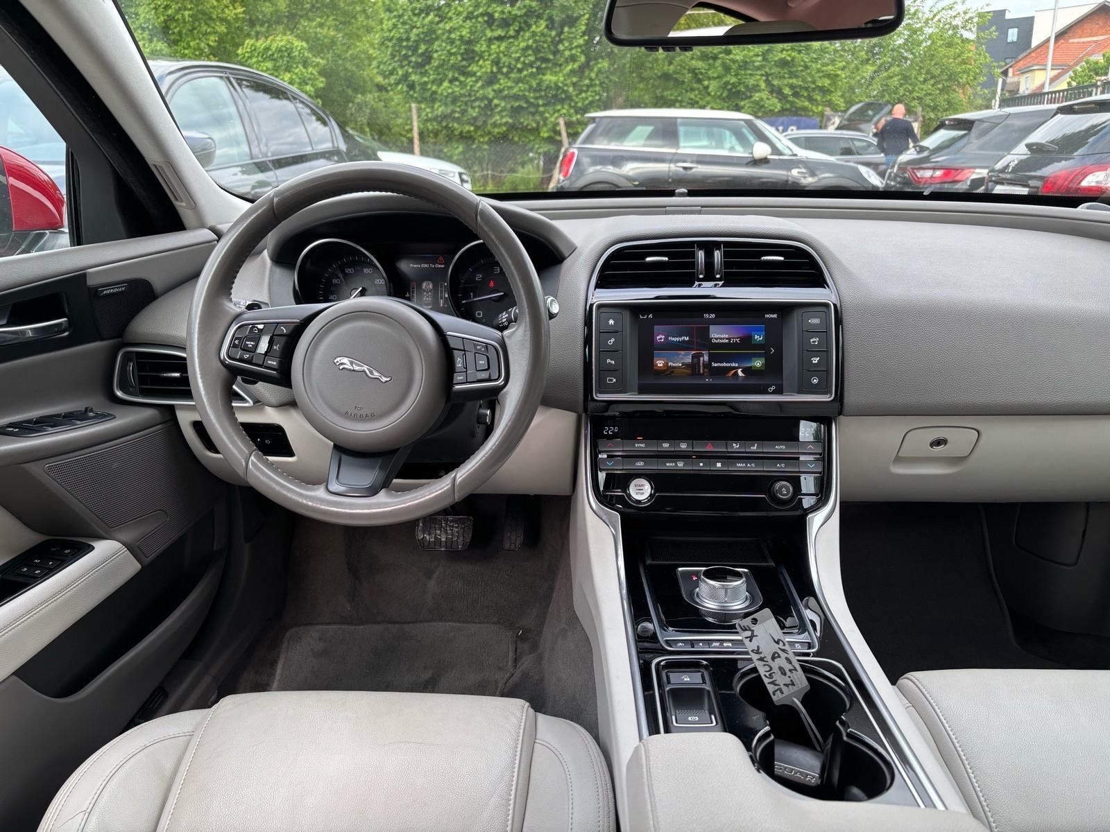 JAGUAR XE 2.0 D AUTOMATIK-NAVI-XENON-KOŽA-M+V SERVIS-KARTICE, fotografija 16