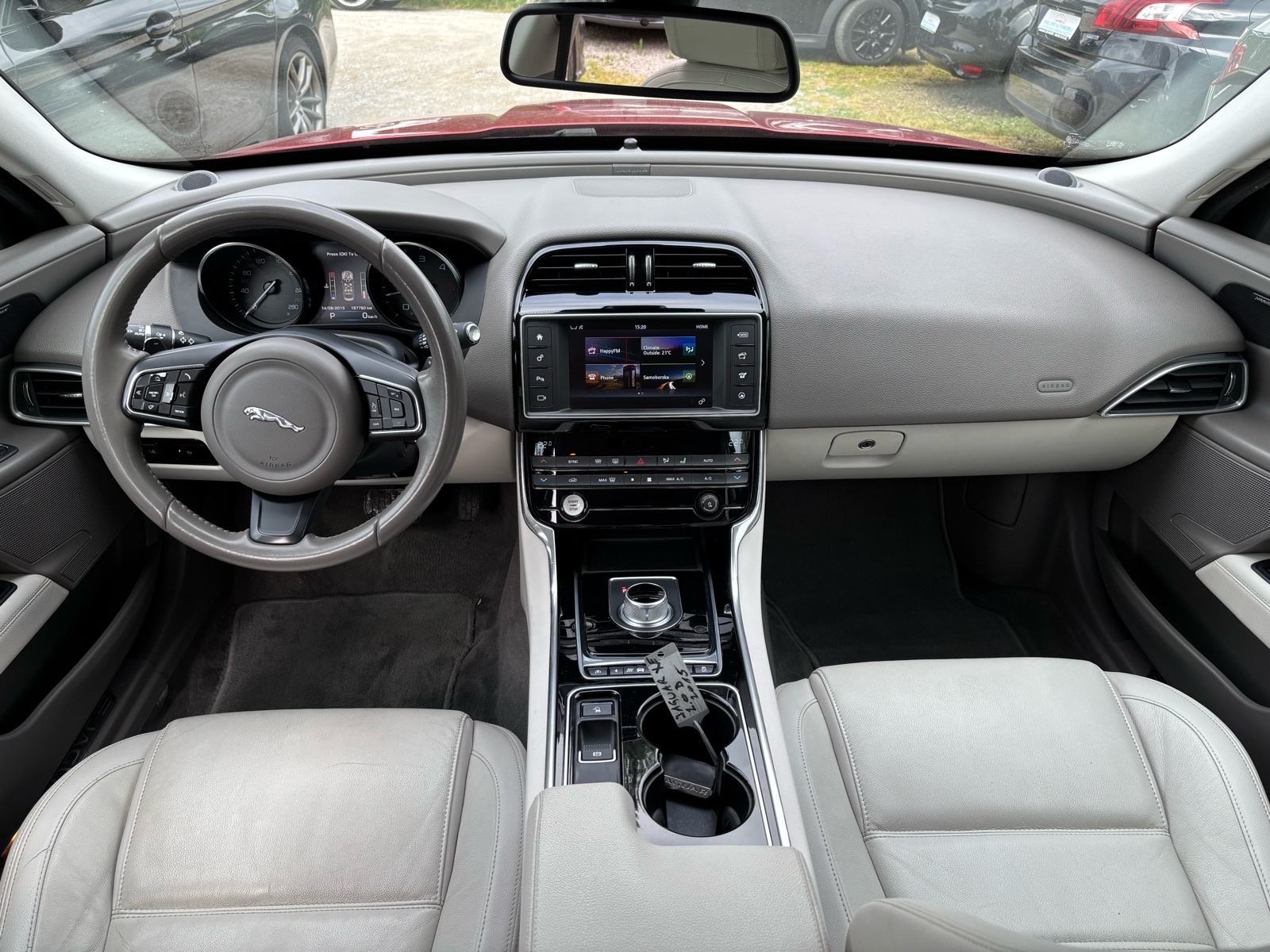 JAGUAR XE 2.0 D AUTOMATIK-NAVI-XENON-KOŽA-M+V SERVIS-KARTICE, fotografija 15