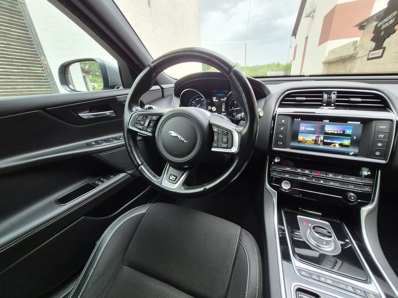 Jaguar XE 2.0 D automatik R Sport Full, fotografija 10