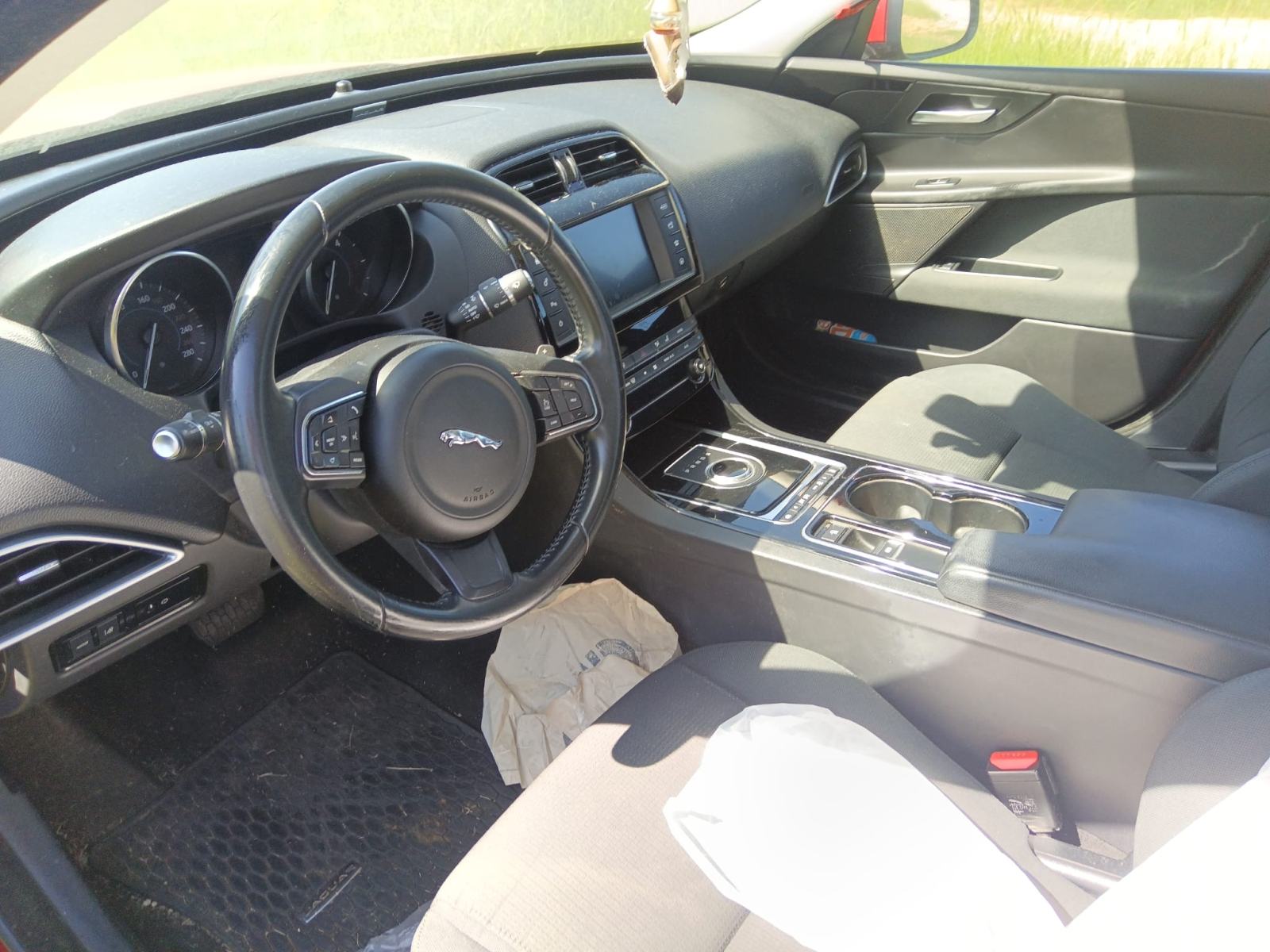 Jaguar XE 2.0 D automatik, fotografija 3