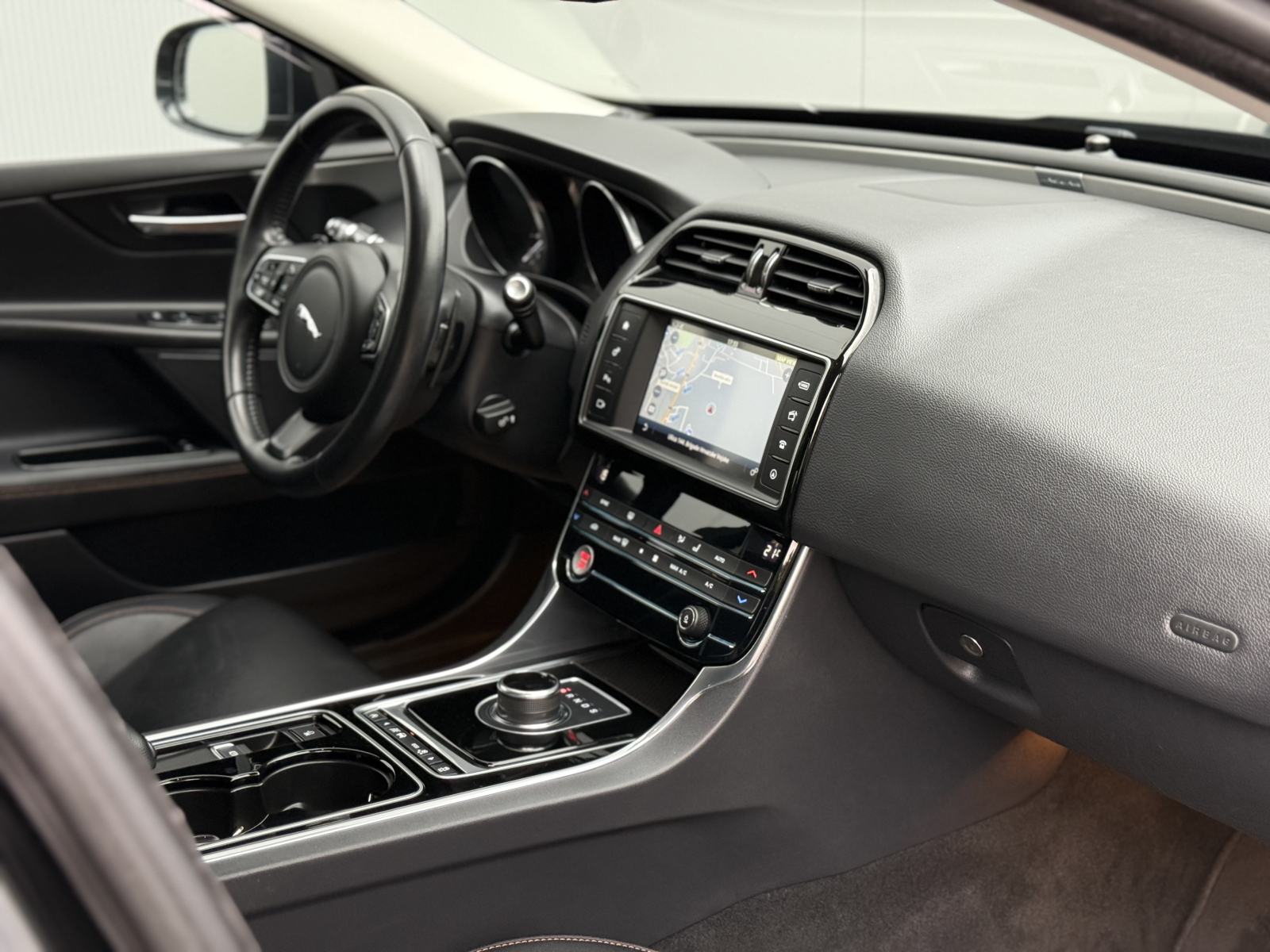 Jaguar XE 2.0 D FULL PRESTIGE *AUTOMATIK*KOŽA*KAMERA*NAVI*EL PAKET****, fotografija 13