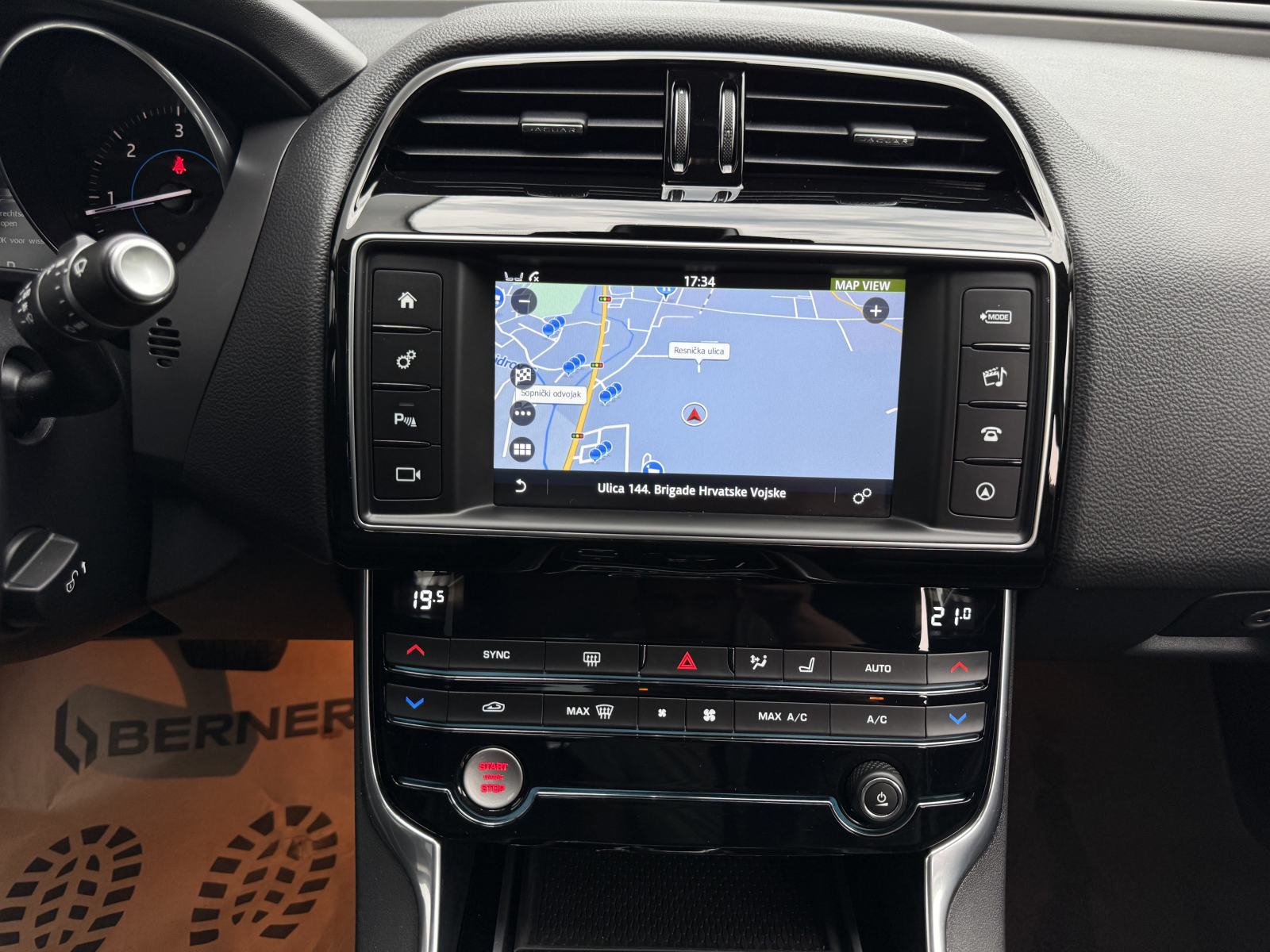 Jaguar XE 2.0 D FULL PRESTIGE *AUTOMATIK*KOŽA*KAMERA*NAVI*EL PAKET****, fotografija 17