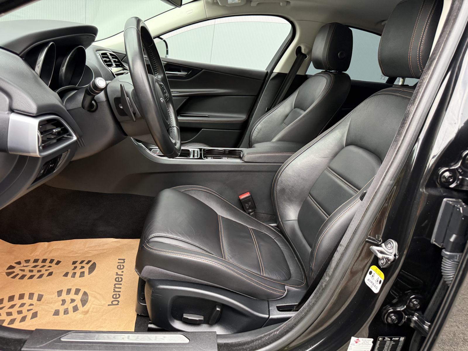 Jaguar XE 2.0 D FULL PRESTIGE *AUTOMATIK*KOŽA*KAMERA*NAVI*EL PAKET****, fotografija 18