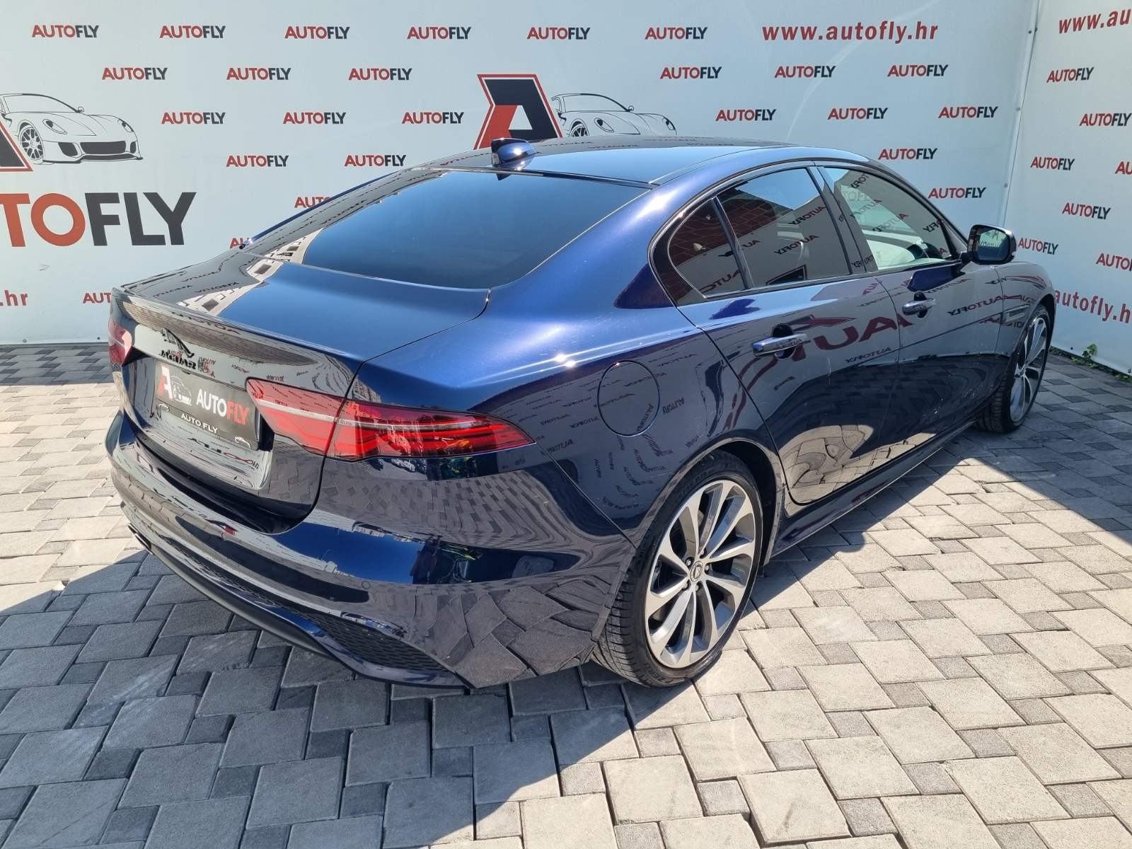 Jaguar XE 2.0 D R-Dynamic Facelift, HR Auto, Kamera, Virtual, u PDV-u, fotografija 8