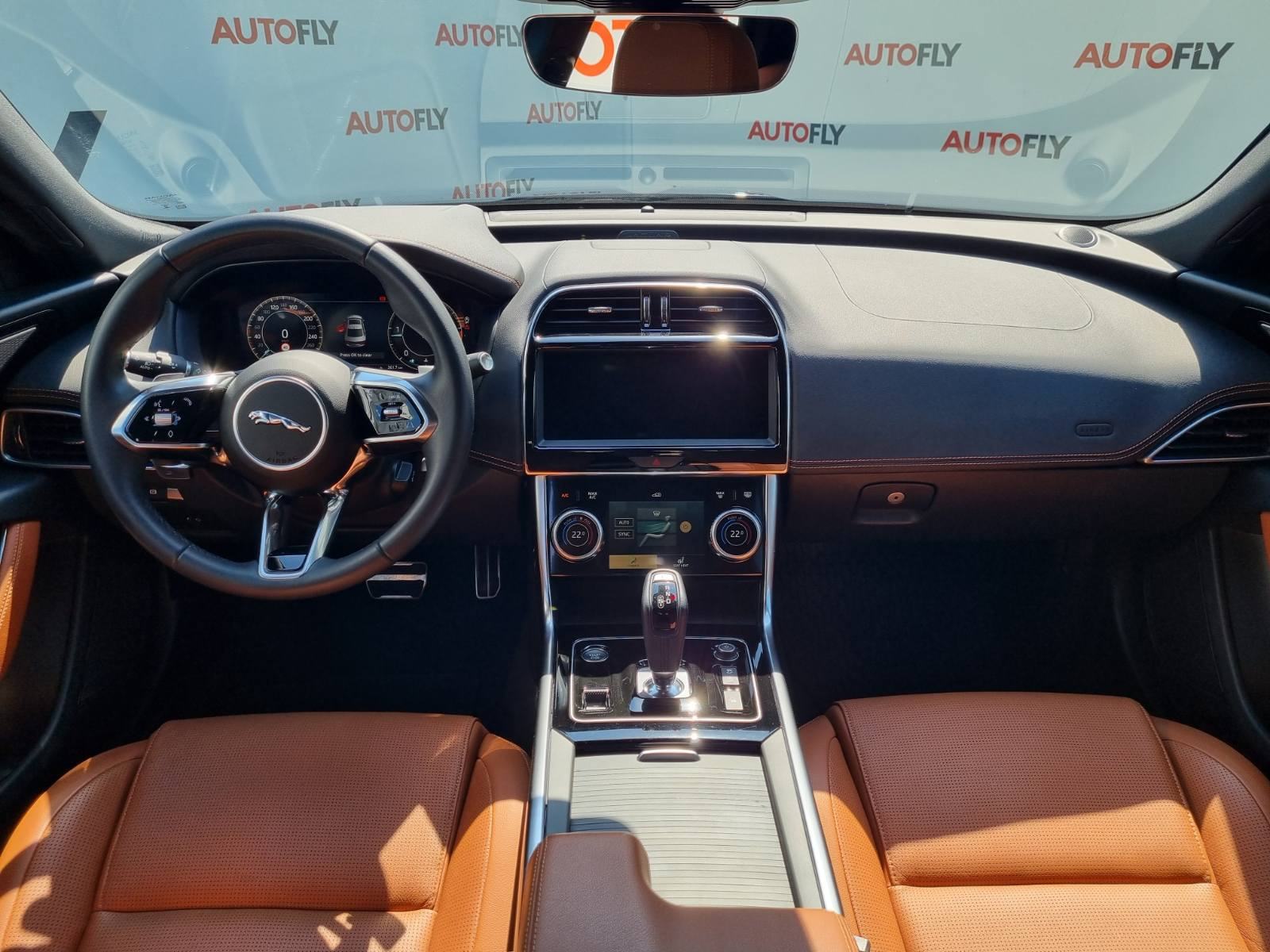 Jaguar XE 2.0 D R-Dynamic Facelift, HR Auto, Kamera, Virtual, u PDV-u, fotografija 12