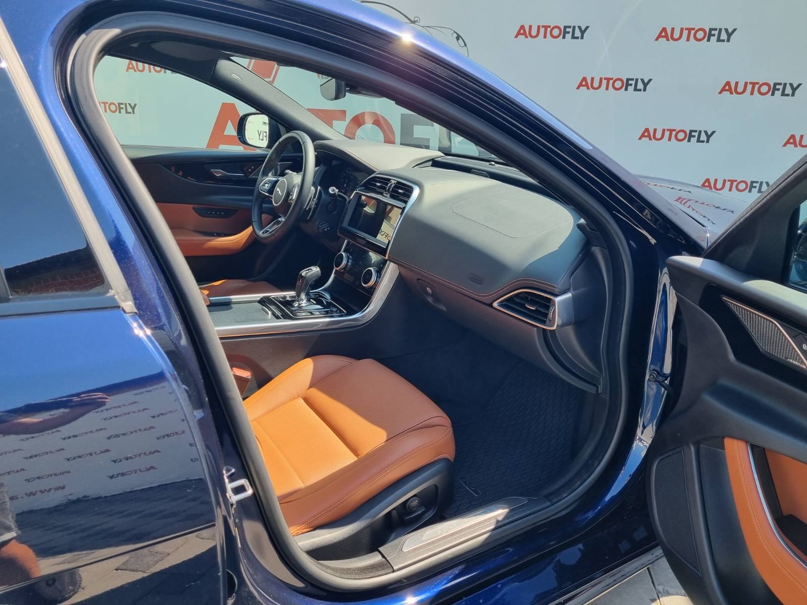 Jaguar XE 2.0 D R-Dynamic Facelift, HR Auto, Kamera, Virtual, u PDV-u, fotografija 13