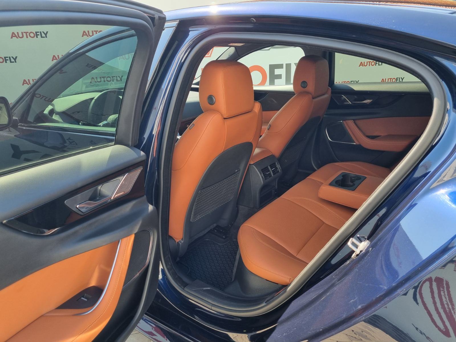 Jaguar XE 2.0 D R-Dynamic Facelift, HR Auto, Kamera, Virtual, u PDV-u, fotografija 14