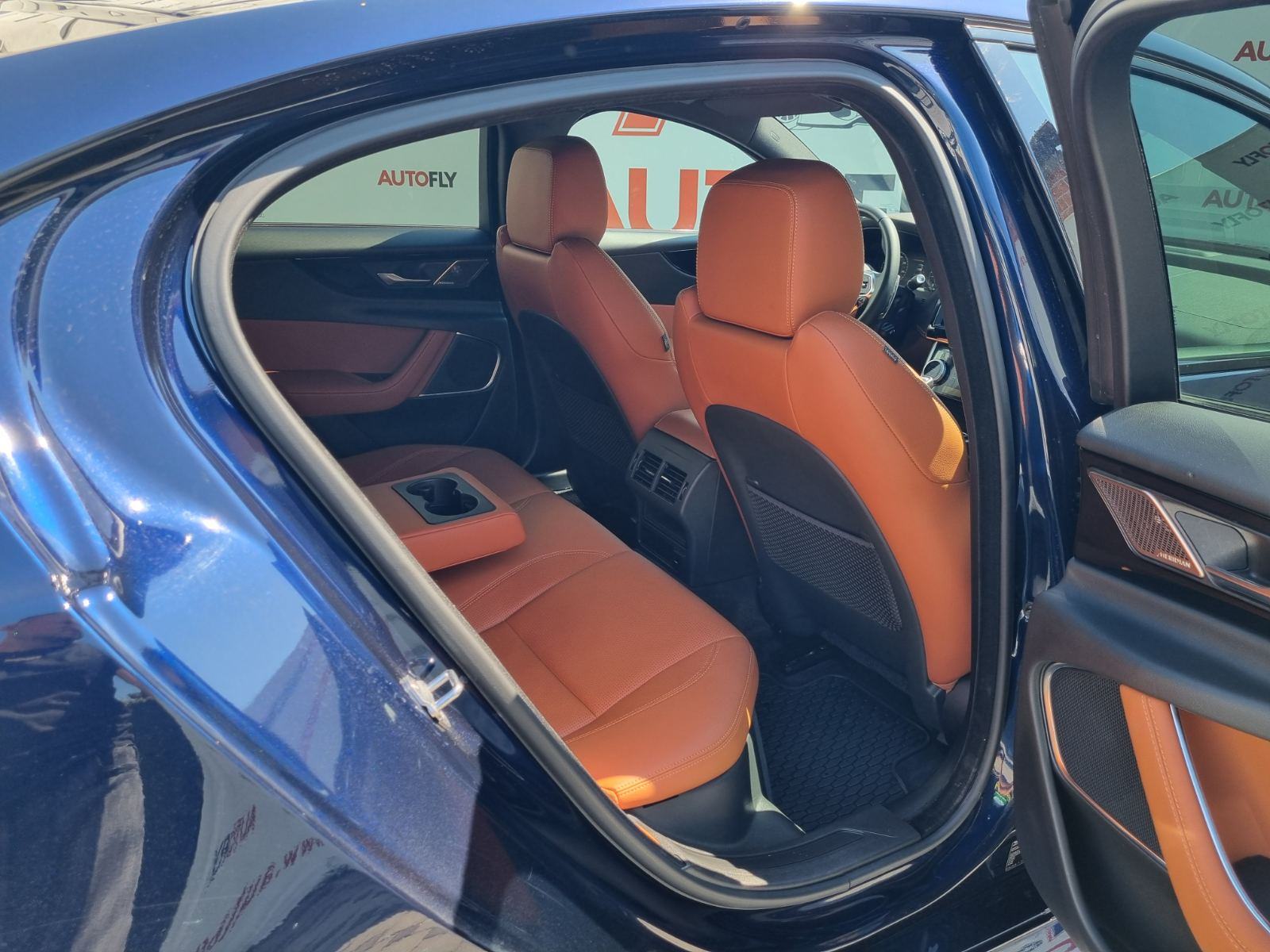 Jaguar XE 2.0 D R-Dynamic Facelift, HR Auto, Kamera, Virtual, u PDV-u, fotografija 15
