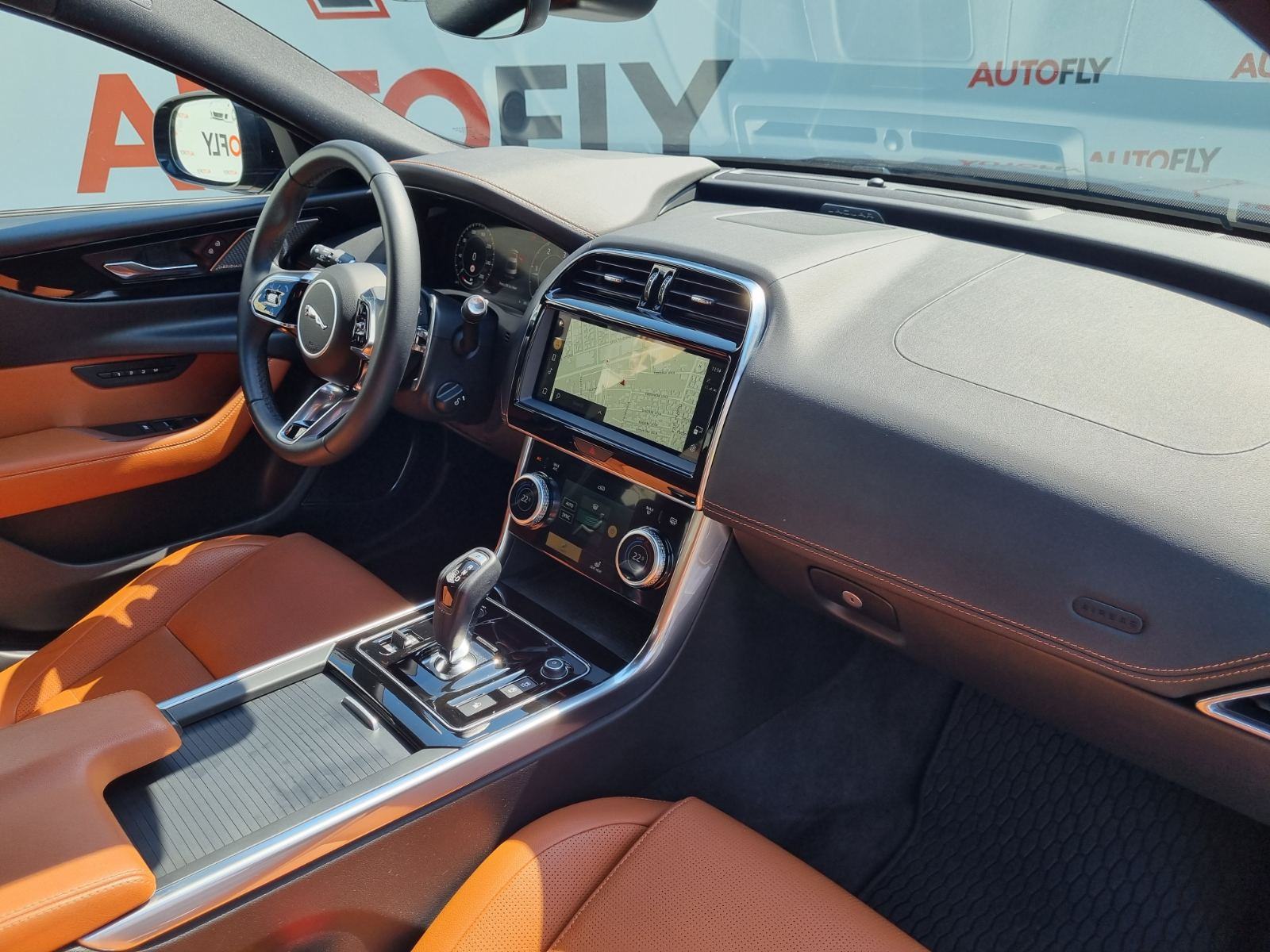 Jaguar XE 2.0 D R-Dynamic Facelift, HR Auto, Kamera, Virtual, u PDV-u, fotografija 19