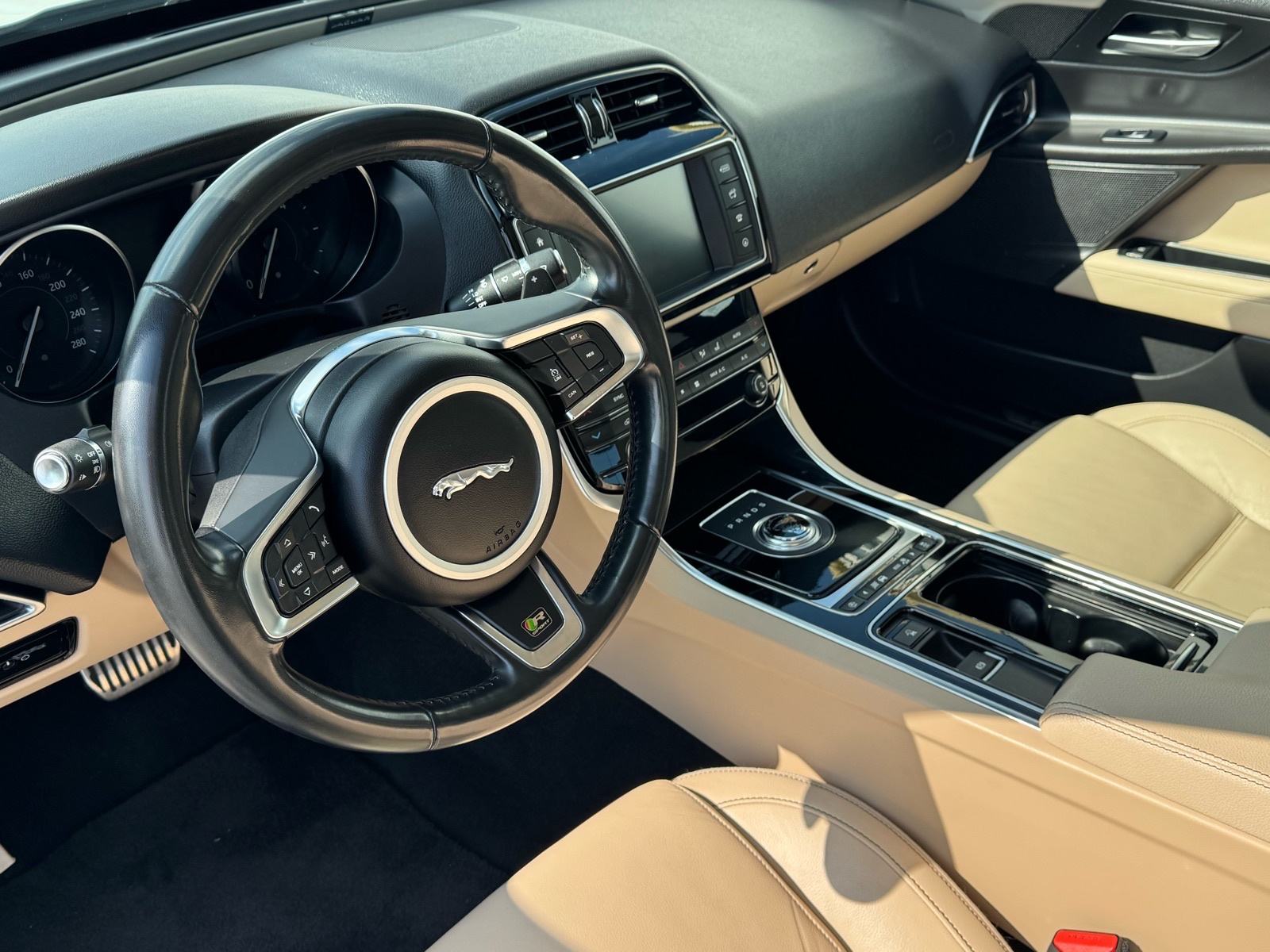 Jaguar XE 2.0 D, R-sport, automatik, koža, servis, garancija, fotografija 10