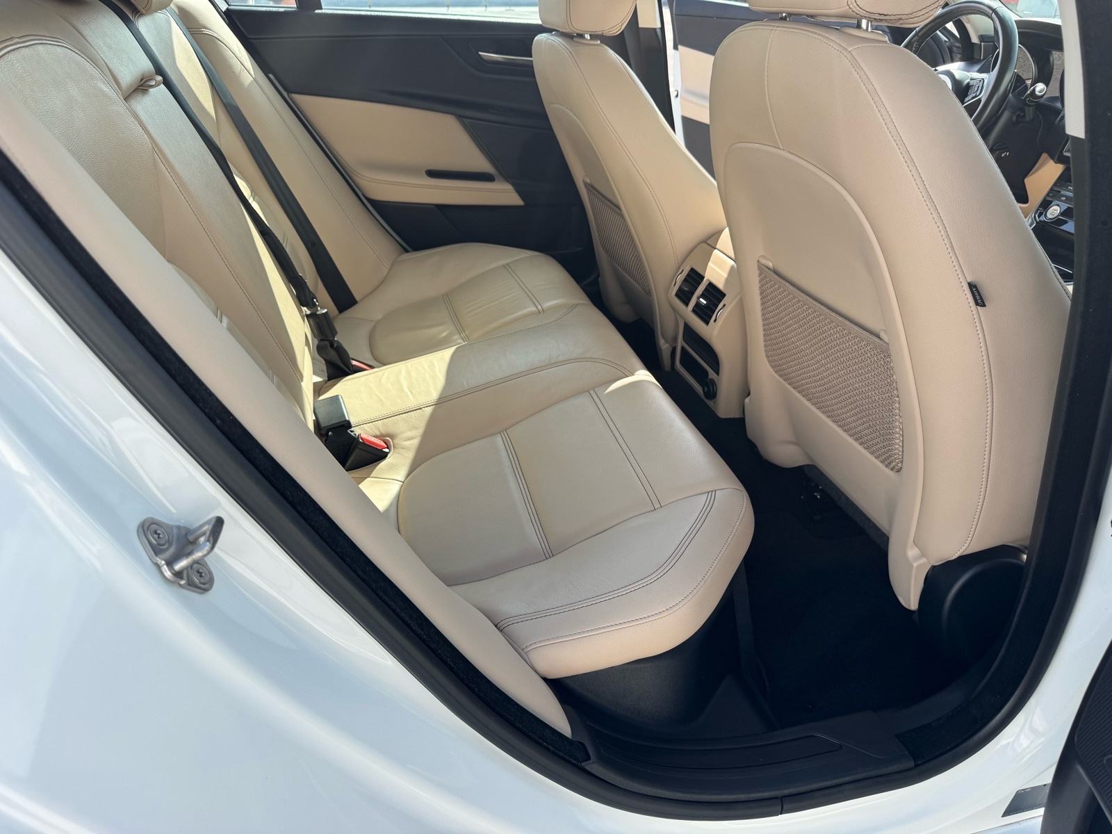 Jaguar XE 2.0 D, R-sport, automatik, koža, servis, garancija, fotografija 12