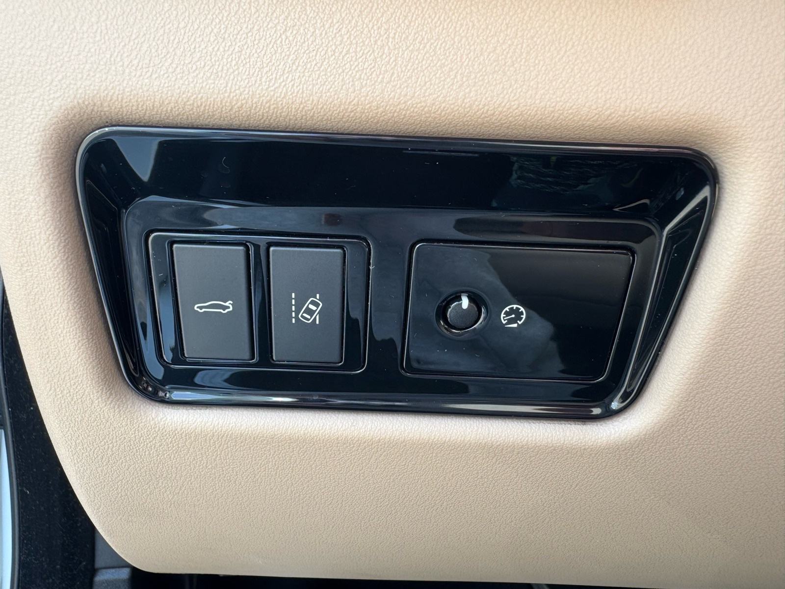 Jaguar XE 2.0 D, R-sport, automatik, koža, servis, garancija, fotografija 17