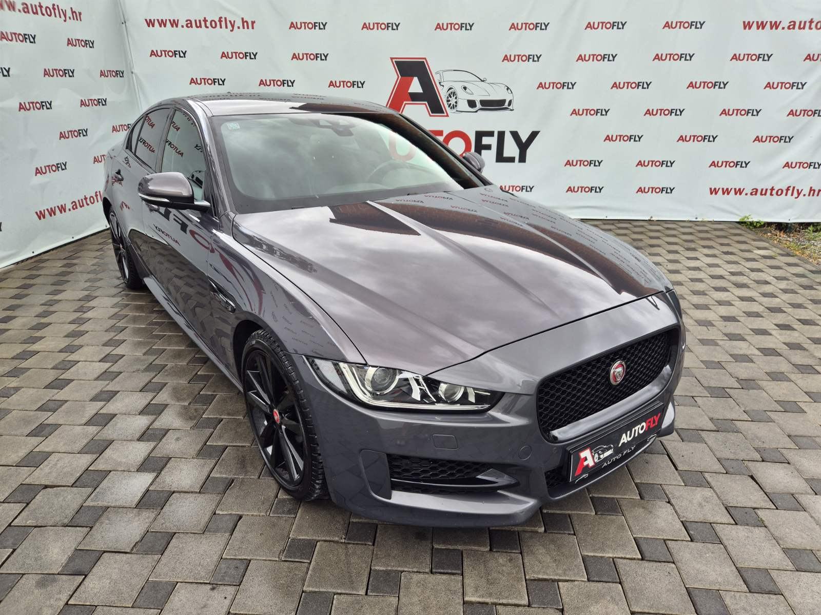 Jaguar XE 2.0 D R-Sport automatik, Led, Kamera, Tempomat, Meridian, 19, fotografija 3