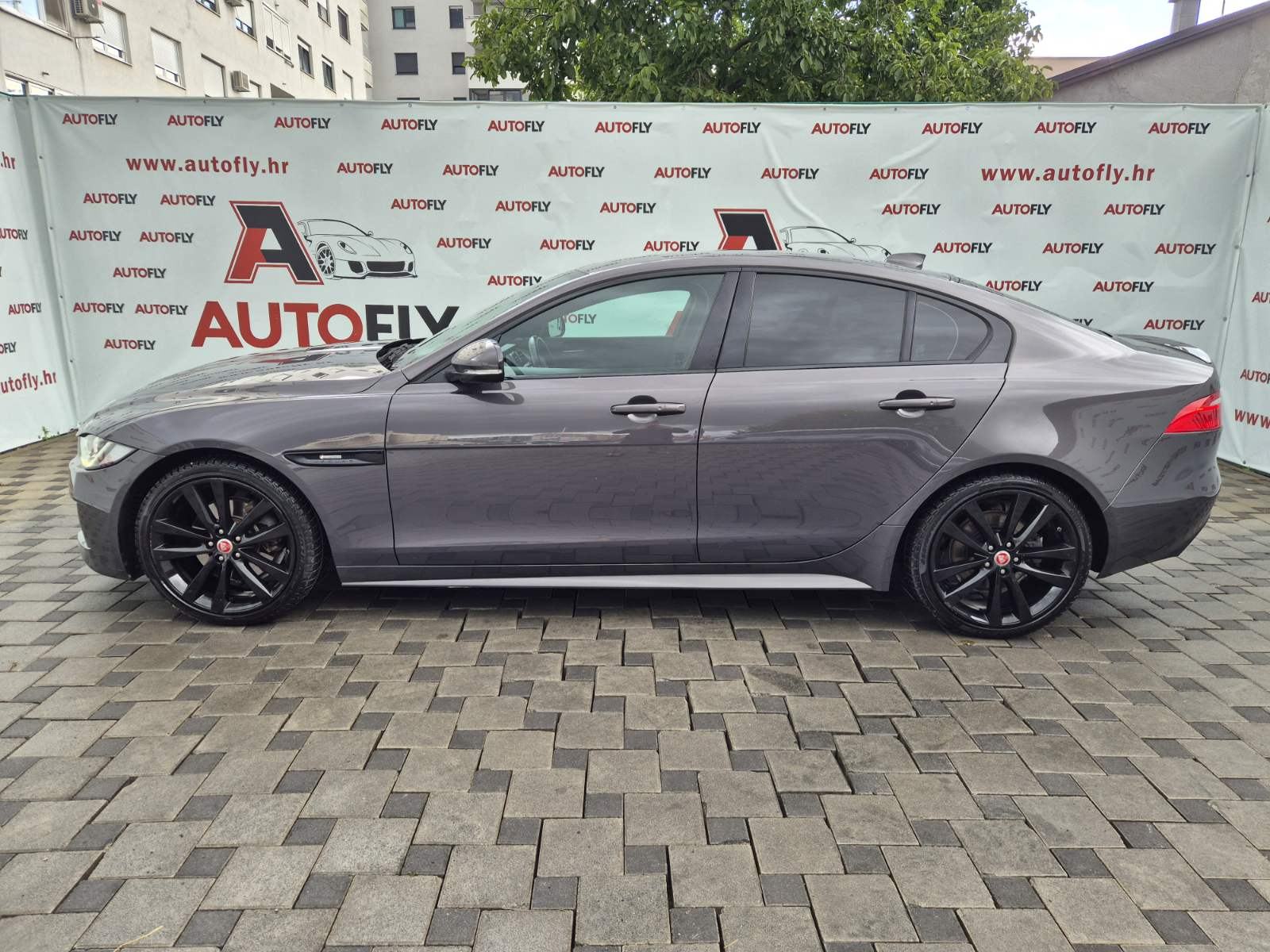 Jaguar XE 2.0 D R-Sport automatik, Led, Kamera, Tempomat, Meridian, 19, fotografija 4