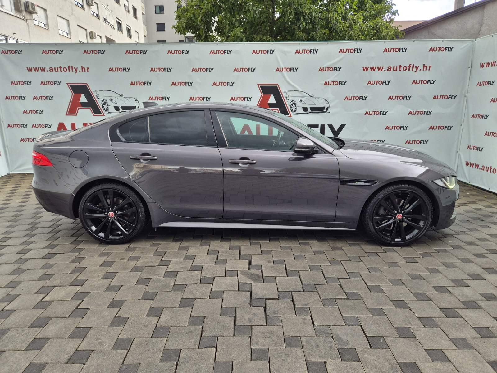 Jaguar XE 2.0 D R-Sport automatik, Led, Kamera, Tempomat, Meridian, 19, fotografija 5