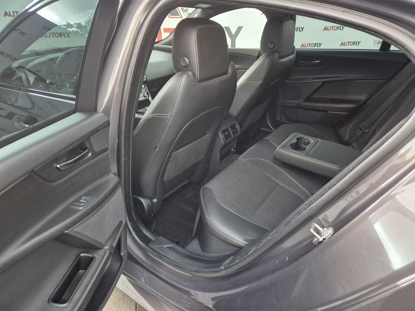 Jaguar XE 2.0 D R-Sport automatik, Led, Kamera, Tempomat, Meridian, 19, fotografija 14