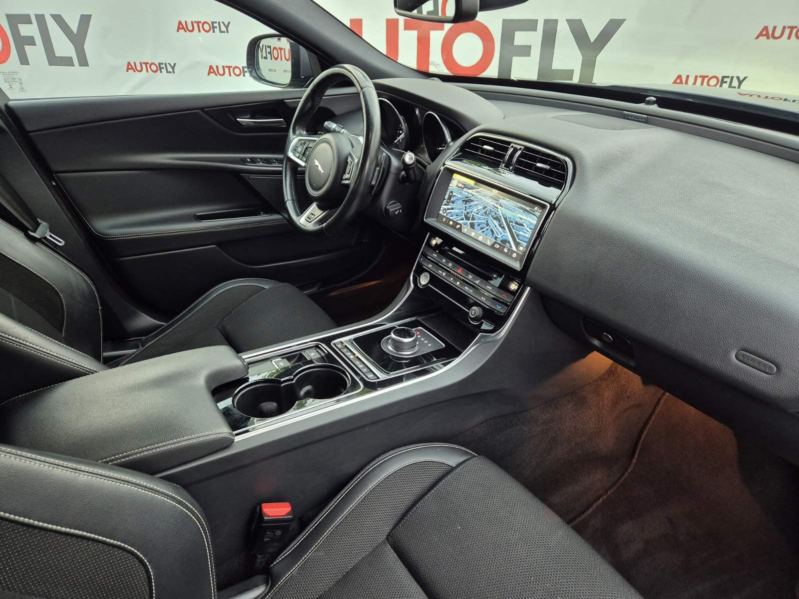 Jaguar XE 2.0 D R-Sport automatik, Led, Kamera, Tempomat, Meridian, 19, fotografija 17
