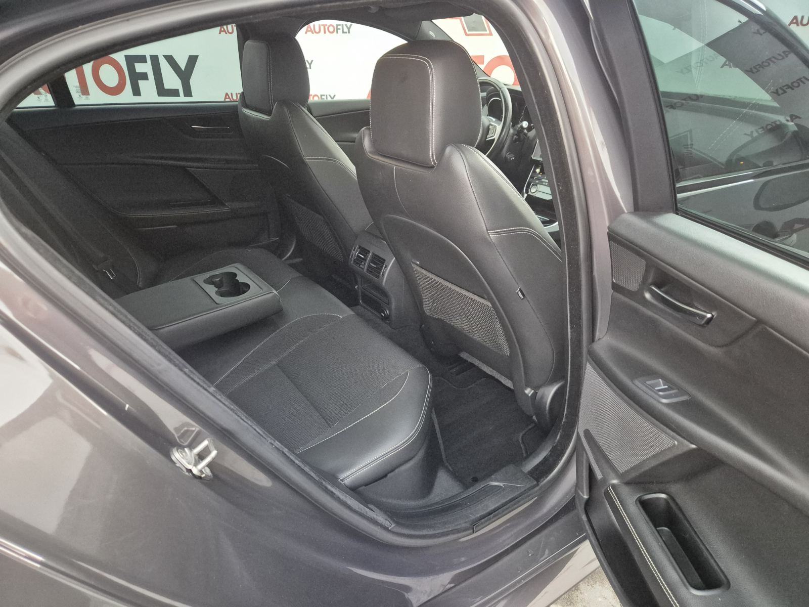 Jaguar XE 2.0 D R-Sport automatik, Led, Kamera, Tempomat, Meridian, 19, fotografija 18