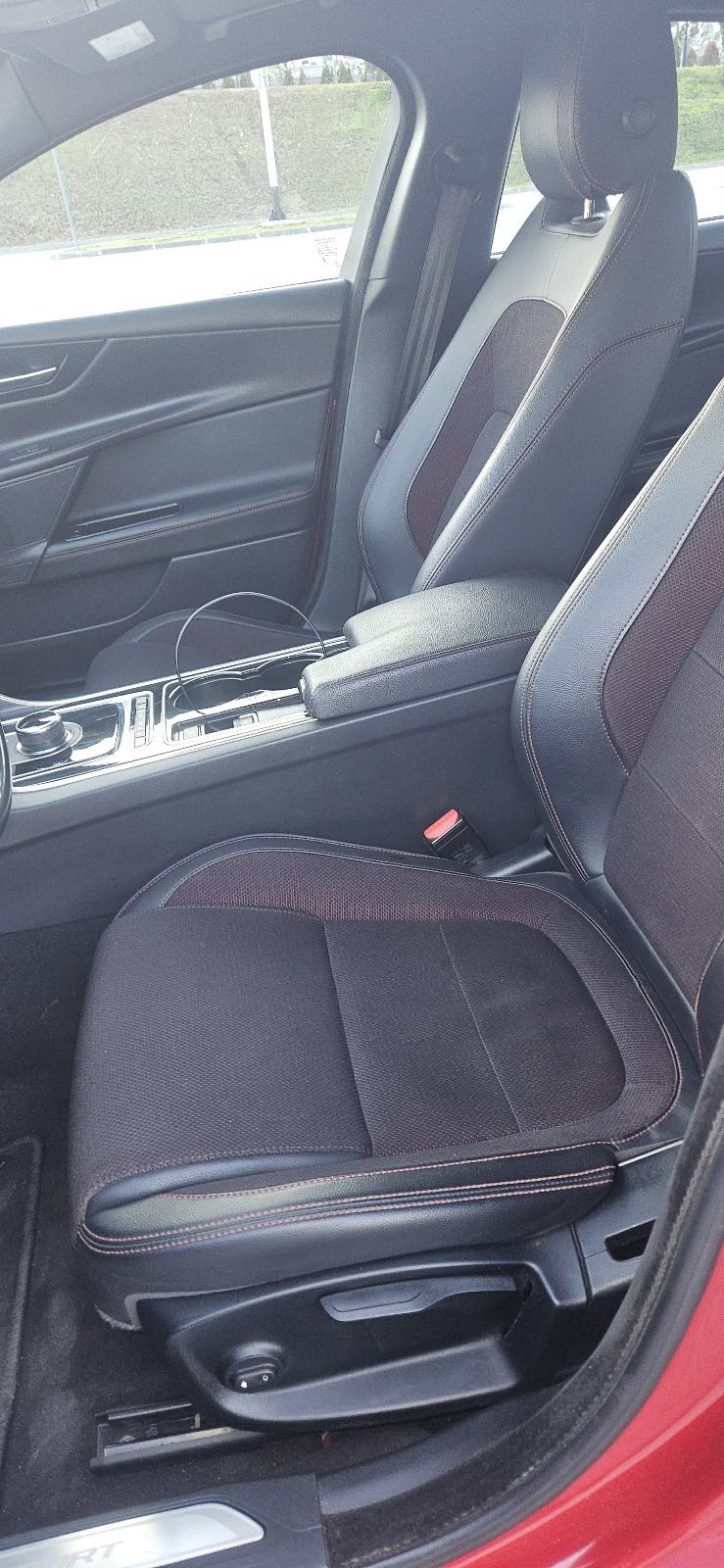 JAGUAR XE 2.0 D R-SPORT VOZILO ZLATNE POLUGE ILI GARAŽA U ZG U RAČUN, fotografija 13