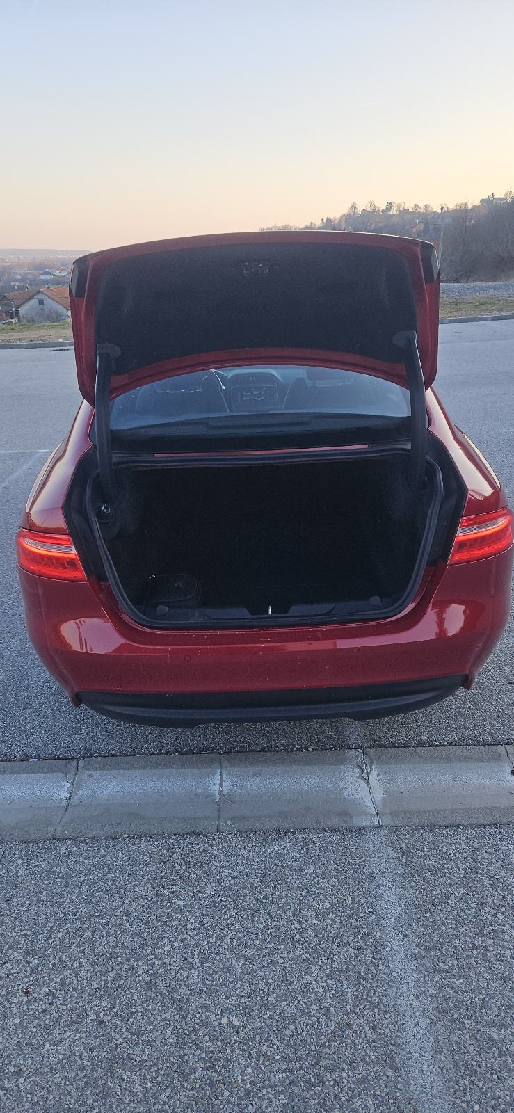 JAGUAR XE 2.0 D R-SPORT VOZILO ZLATNE POLUGE ILI GARAŽA U ZG U RAČUN, fotografija 9