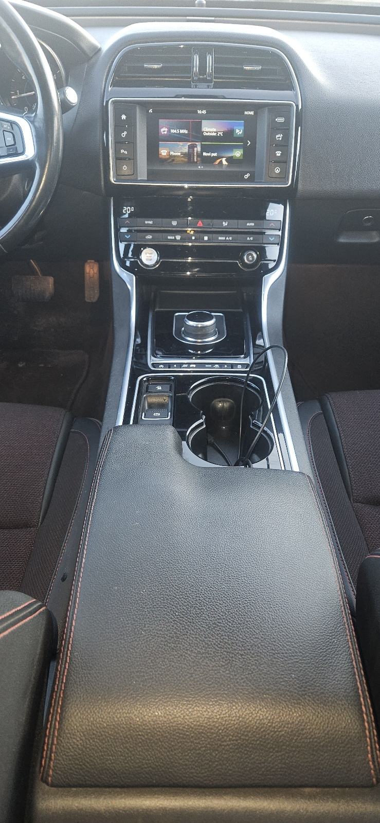JAGUAR XE 2.0 D R-SPORT VOZILO ZLATNE POLUGE ILI GARAŽA U ZG U RAČUN, fotografija 12