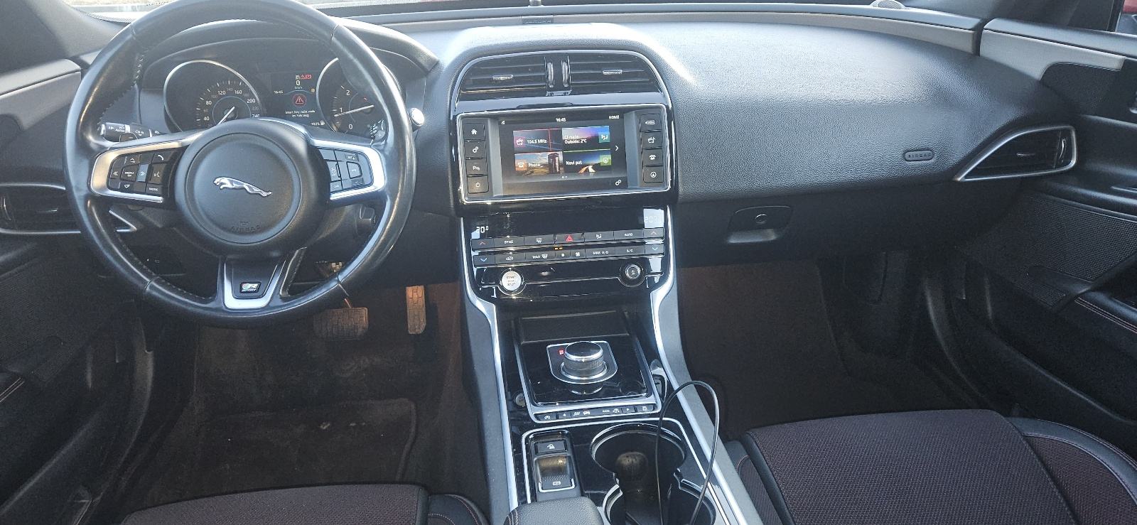 JAGUAR XE 2.0 D R-SPORT VOZILO ZLATNE POLUGE ILI GARAŽA U ZG U RAČUN, fotografija 11